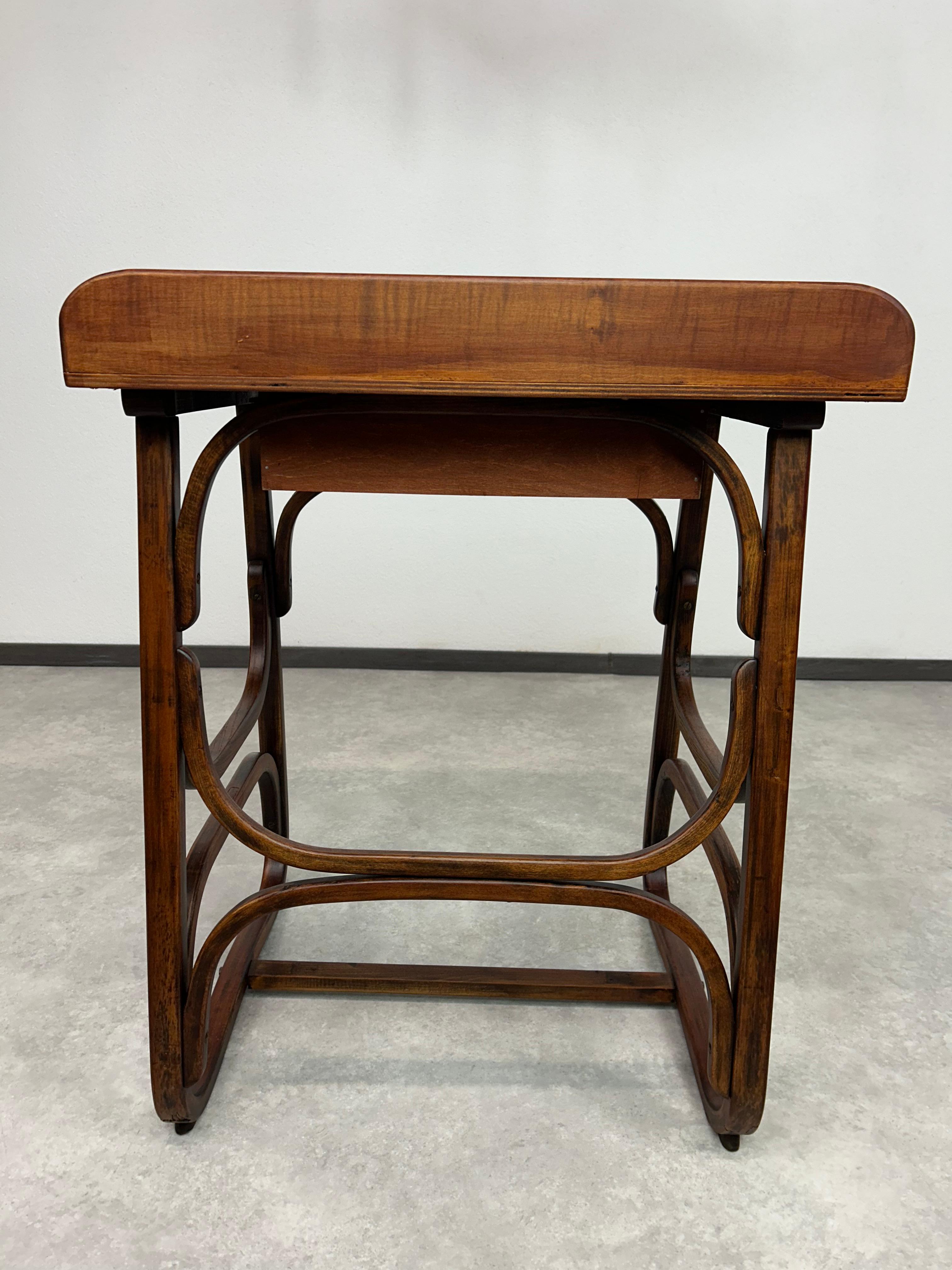 Schreibtisch aus Bugholz von Thonet (Buchenholz) im Angebot