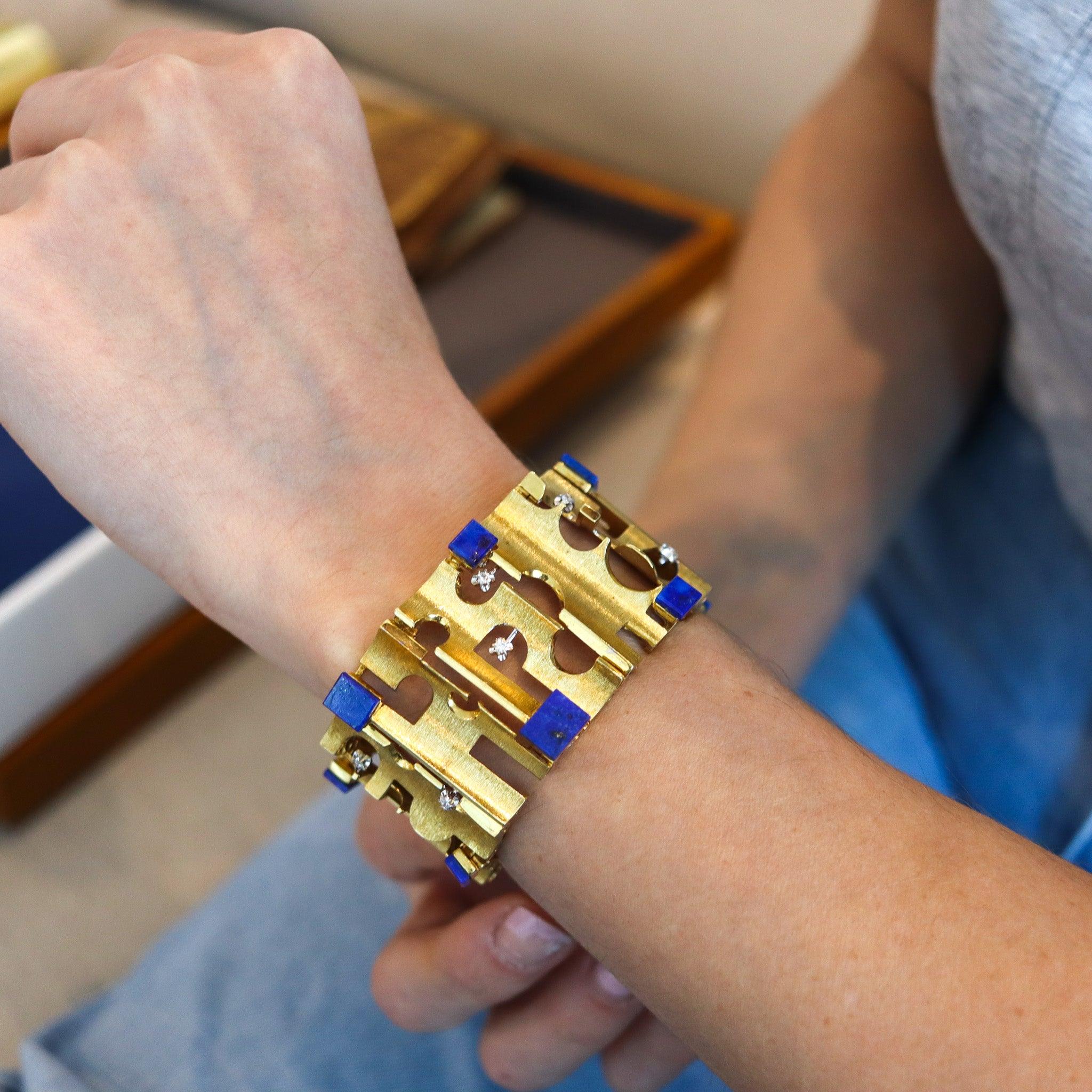 Sculptural bracelet designed by Benvenuto Galoppi.

This is an absolutely fabulous sculptural bracelet, created in Italy by the artist-jeweler Benvenuto Galoppi, back in 1970. The rare bracelet is gorgeously designed and has been carefully crafted