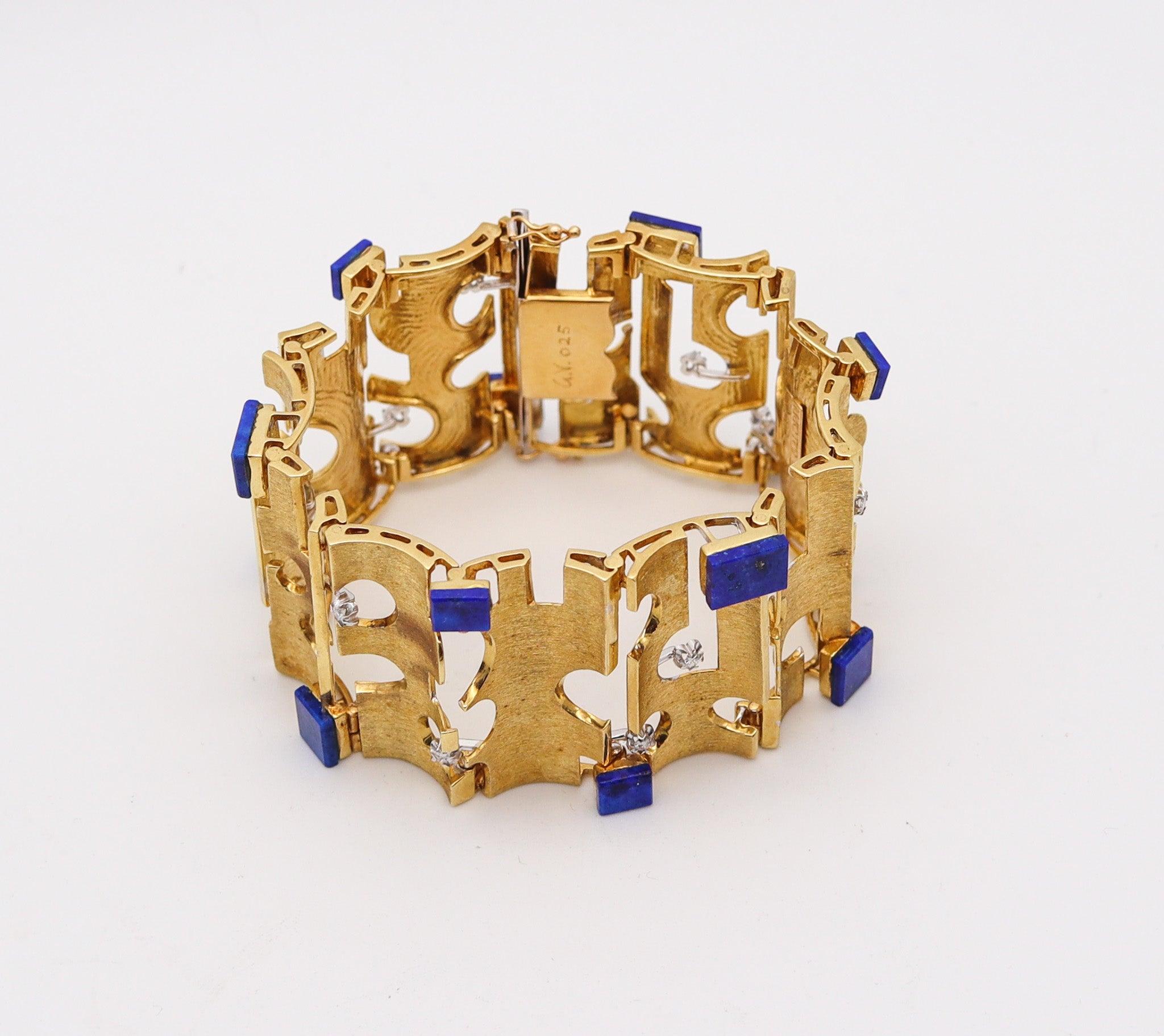Modernist BENVENUTO GALOPPI 1970 Sculptural Bracelet In 18Kt Gold with Lapis & Diamonds For Sale