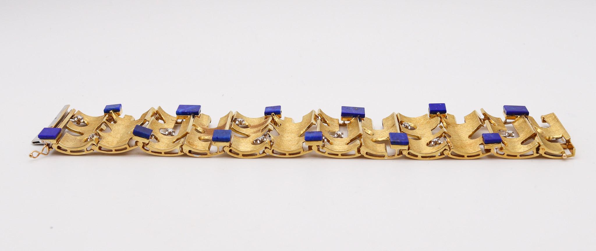 BENVENUTO GALOPPI 1970 Sculptural Bracelet In 18Kt Gold with Lapis & Diamonds For Sale 1