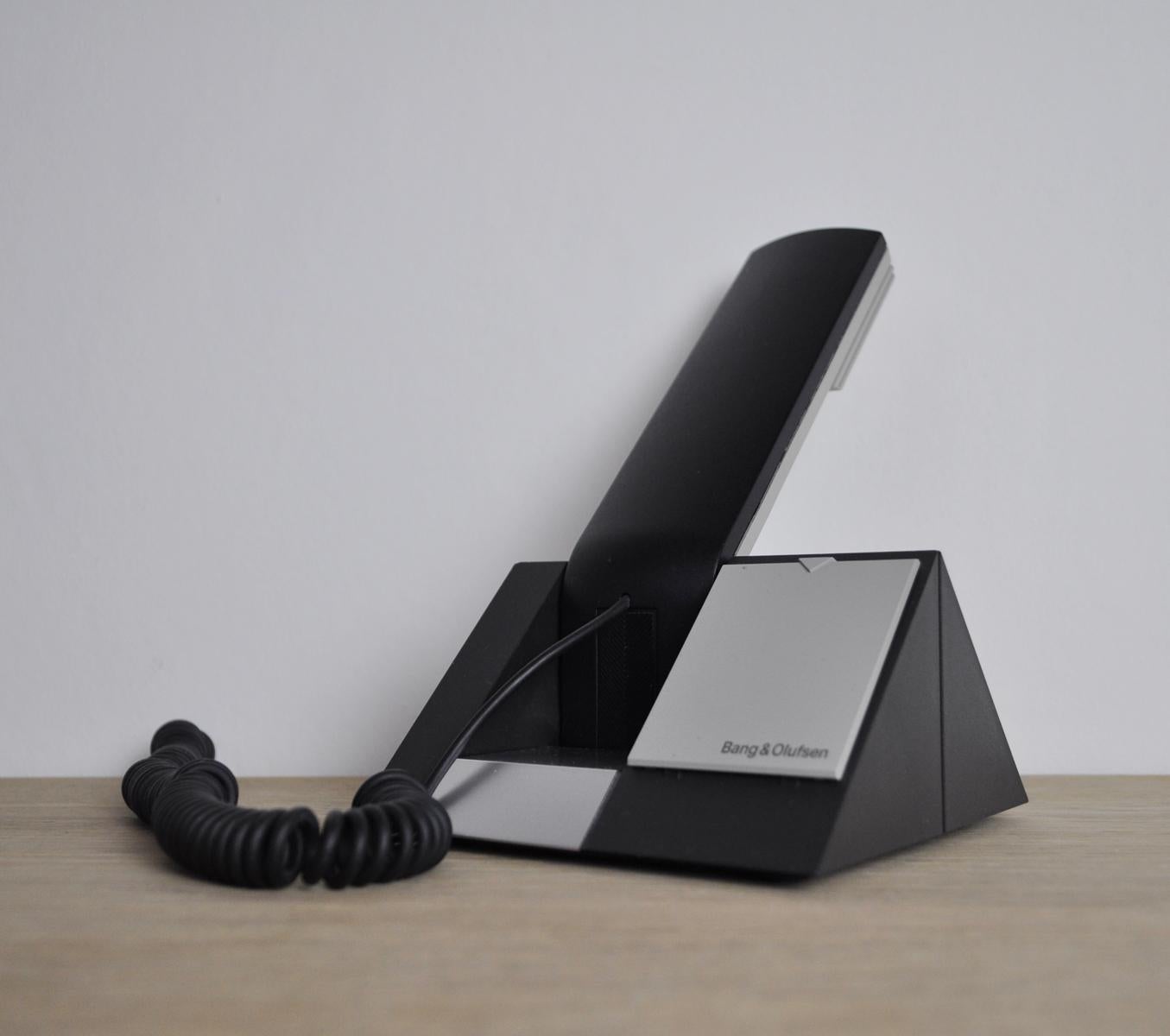 Beocom 1401 Telephone from 1990s by Bang & Olusfen.

BeoCom 1401 with table holder is an easy-to-use telephone with simple functionality. Everything is integrated in the handset.
BeoCom 1400 and BeoCom 1500 were the first in the 'new' series of