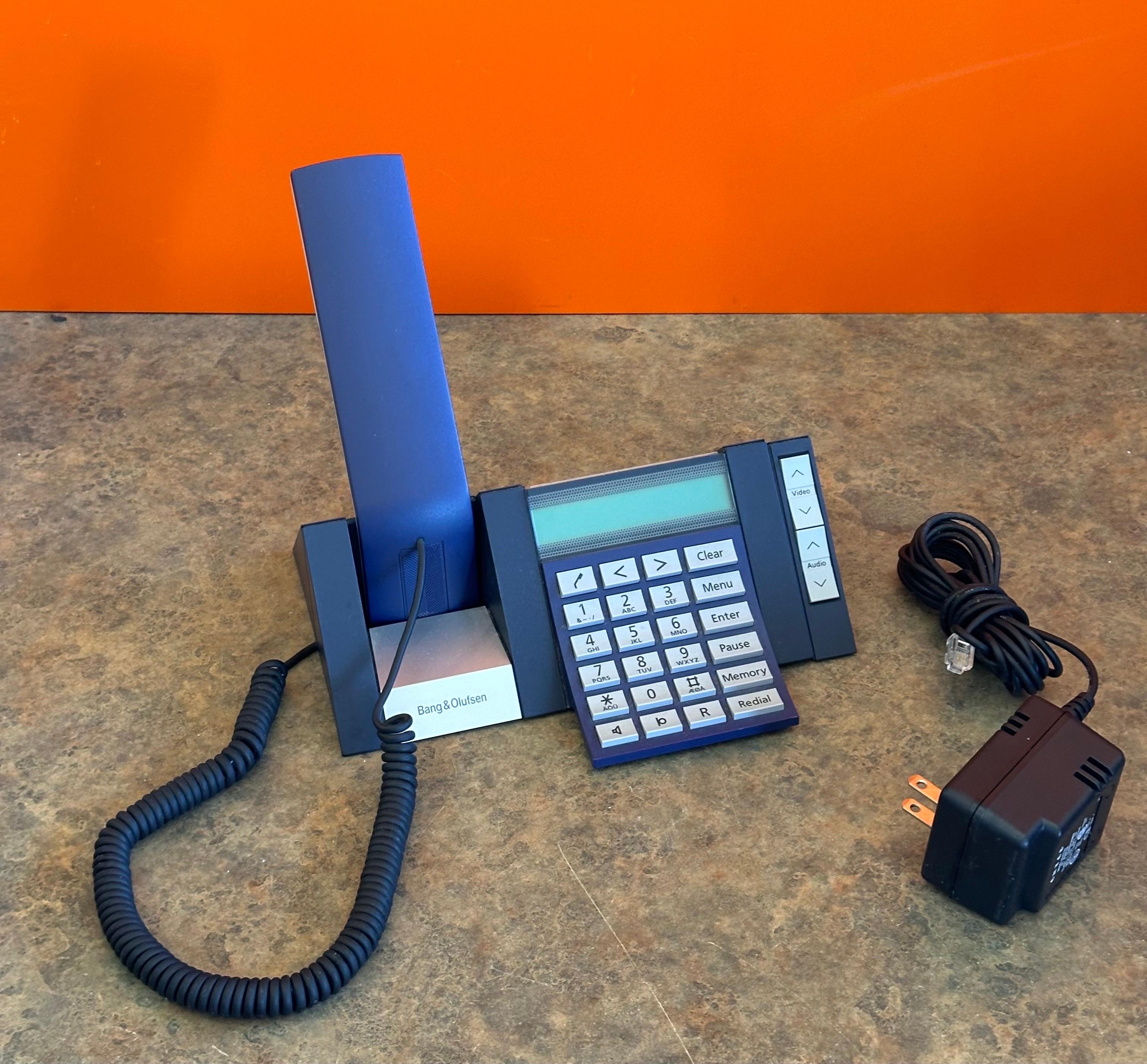 BeoCom 2400 Desktop Telephone in Navy Blue by Martin Iseli for Bang & Olufsen For Sale 3