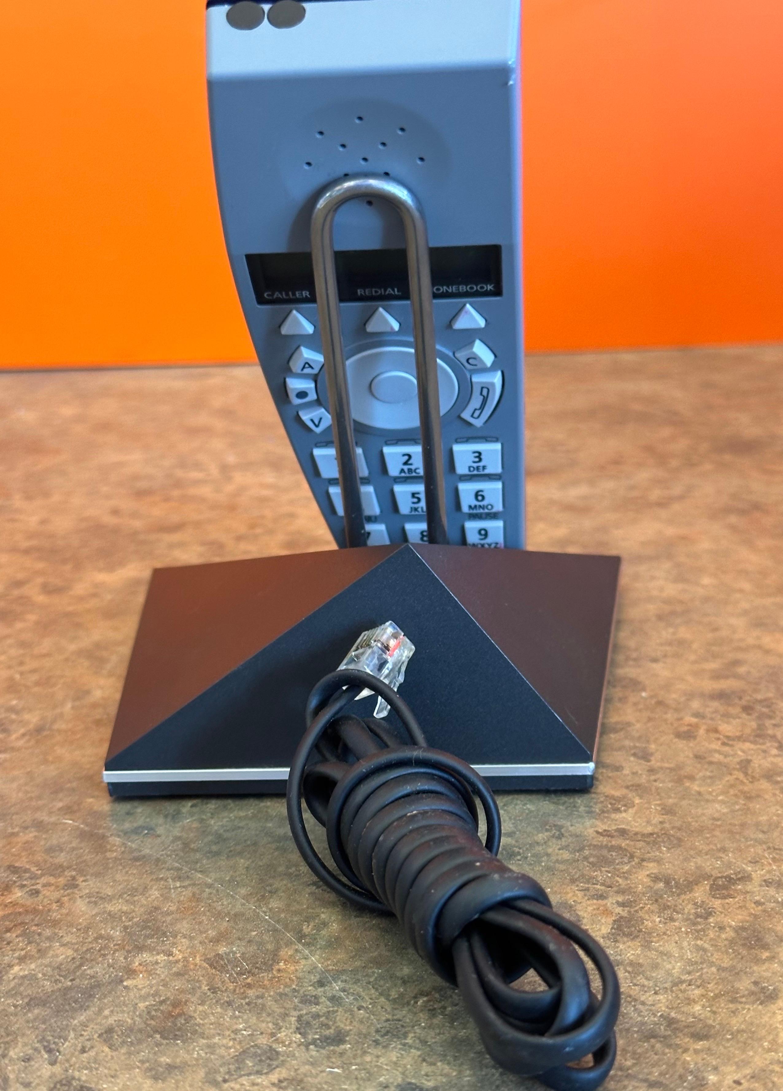 20th Century BeoCom 6000 Desktop Telephone in Navy Blue by Martin Iseli for Bang & Olufsen For Sale