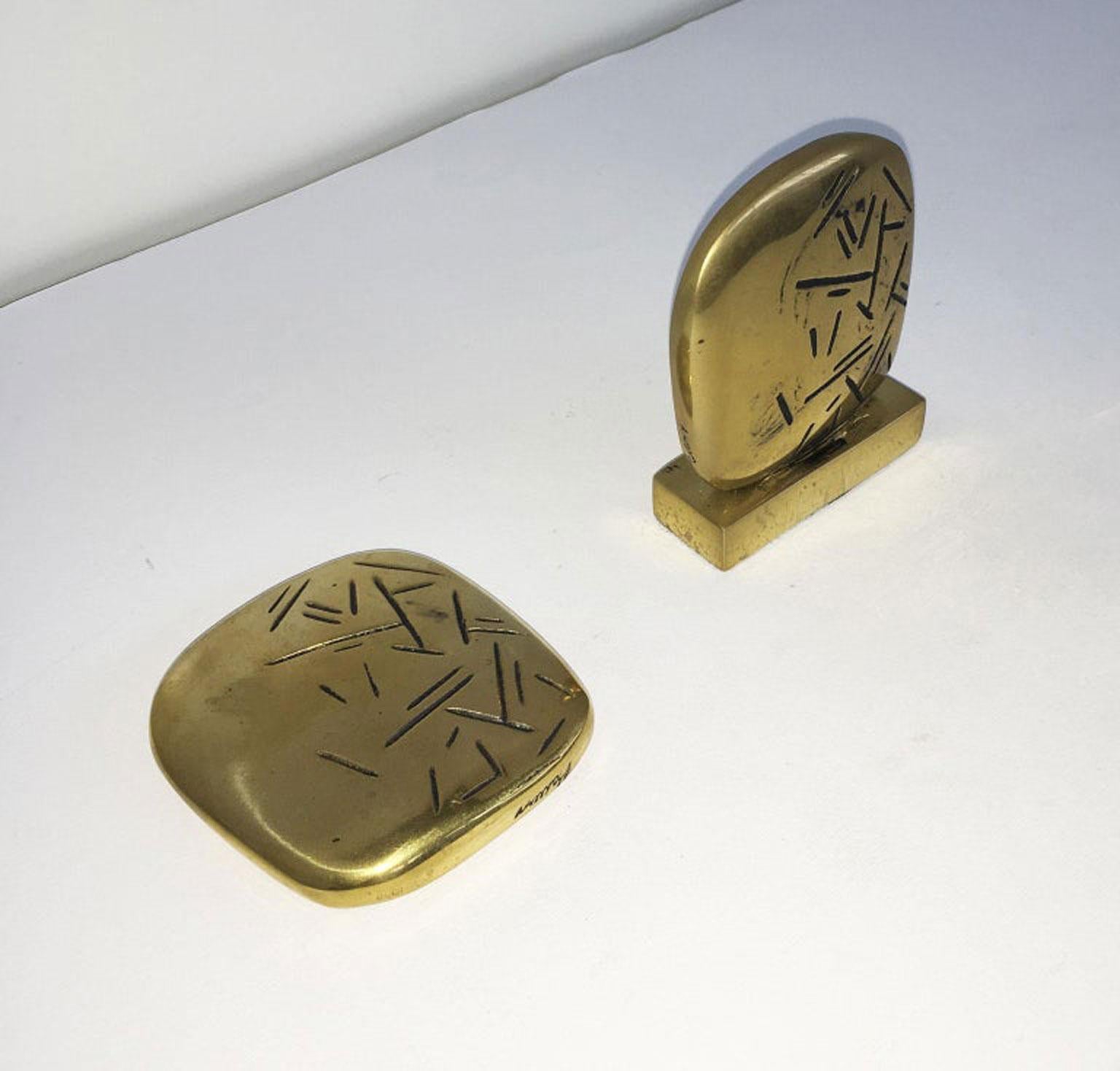 1980 Italia Scultura astratta postmoderna in bronzo Beppe Bonetti con base in vendita 7