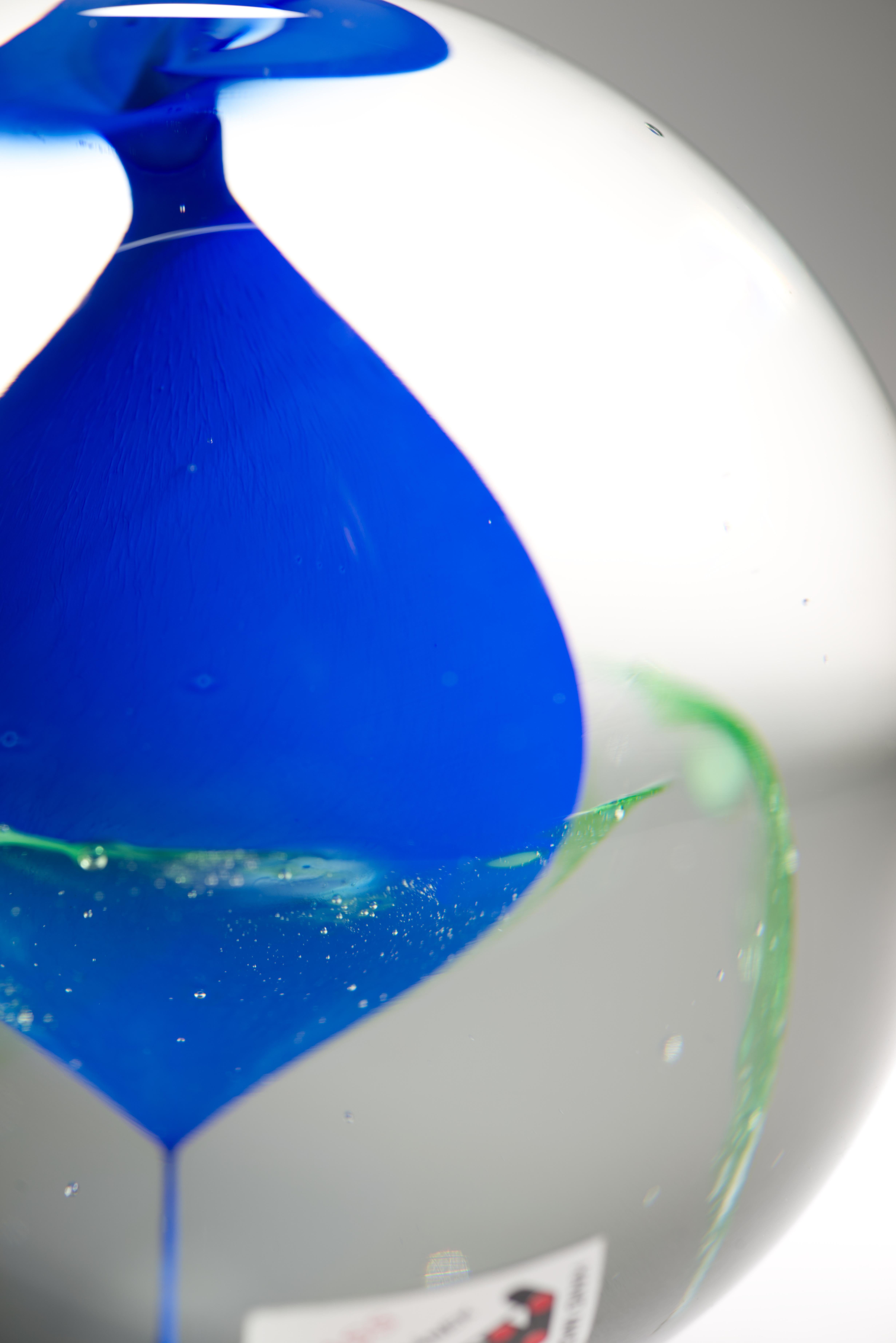 Grande sculpture abstraite en papier ou en verre de Beranek, signée en vente 2