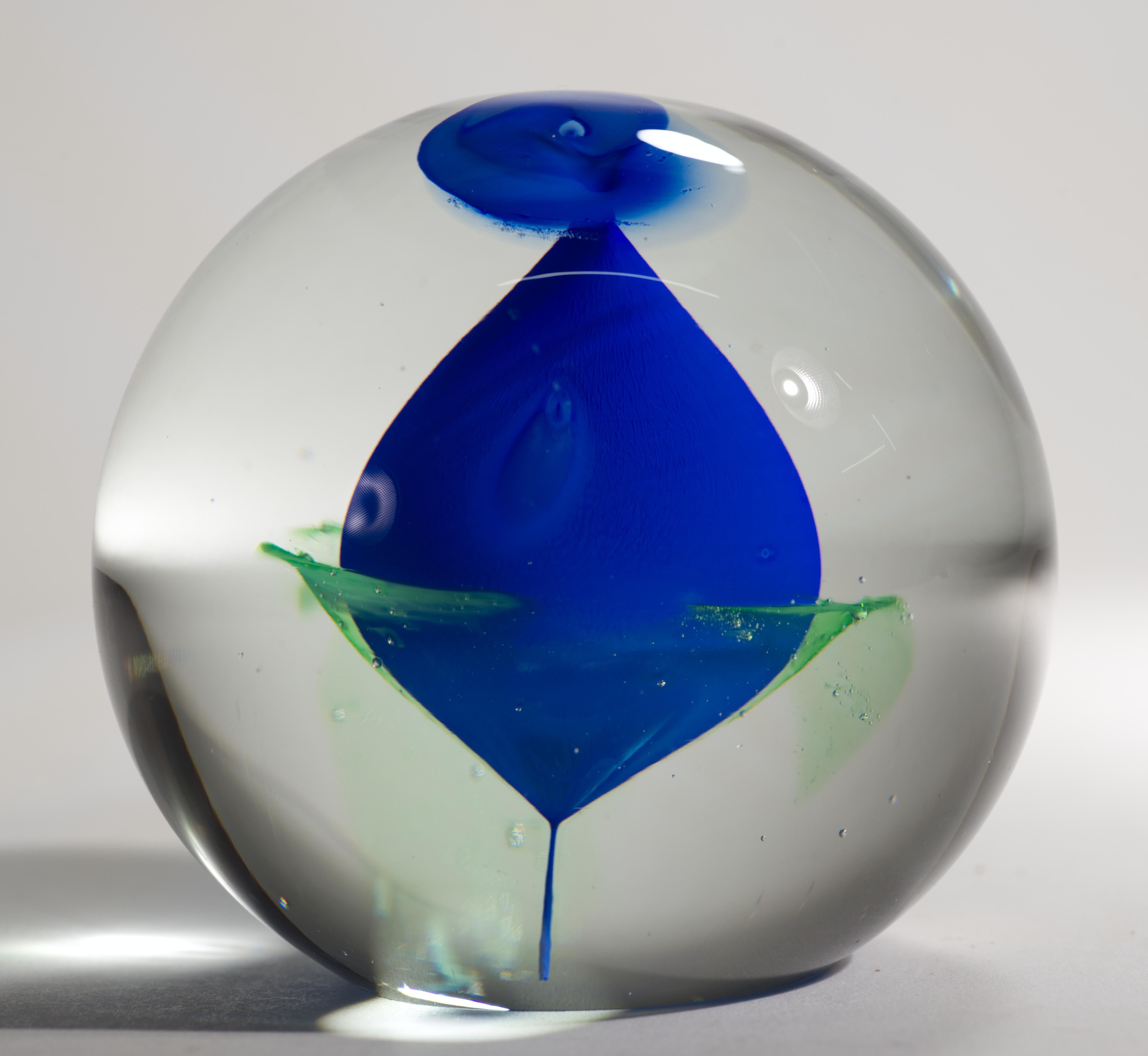 Fait main Grande sculpture abstraite en papier ou en verre de Beranek, signée en vente