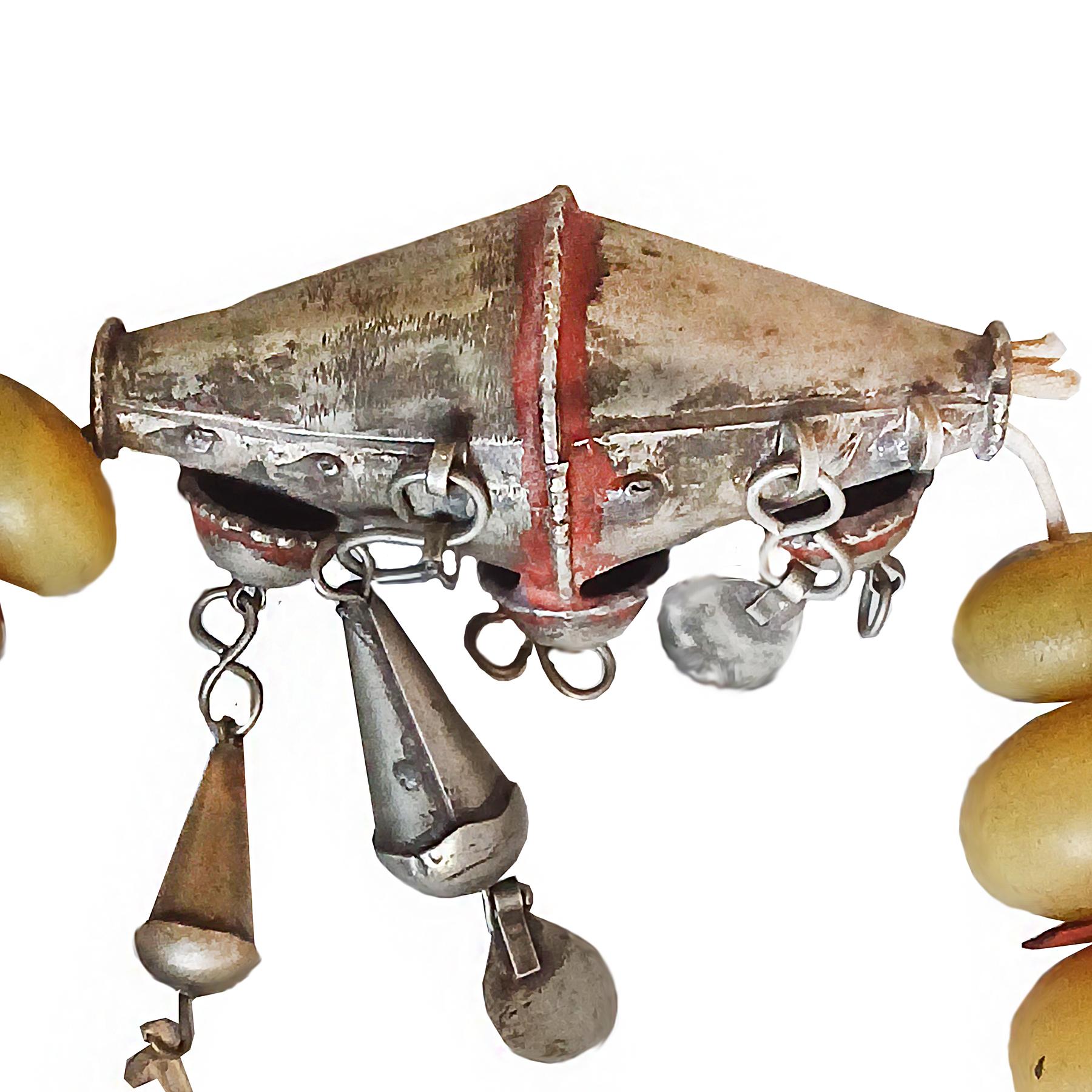 Berber Copal Amber and Silver Necklace, Early 20th Century For Sale 6
