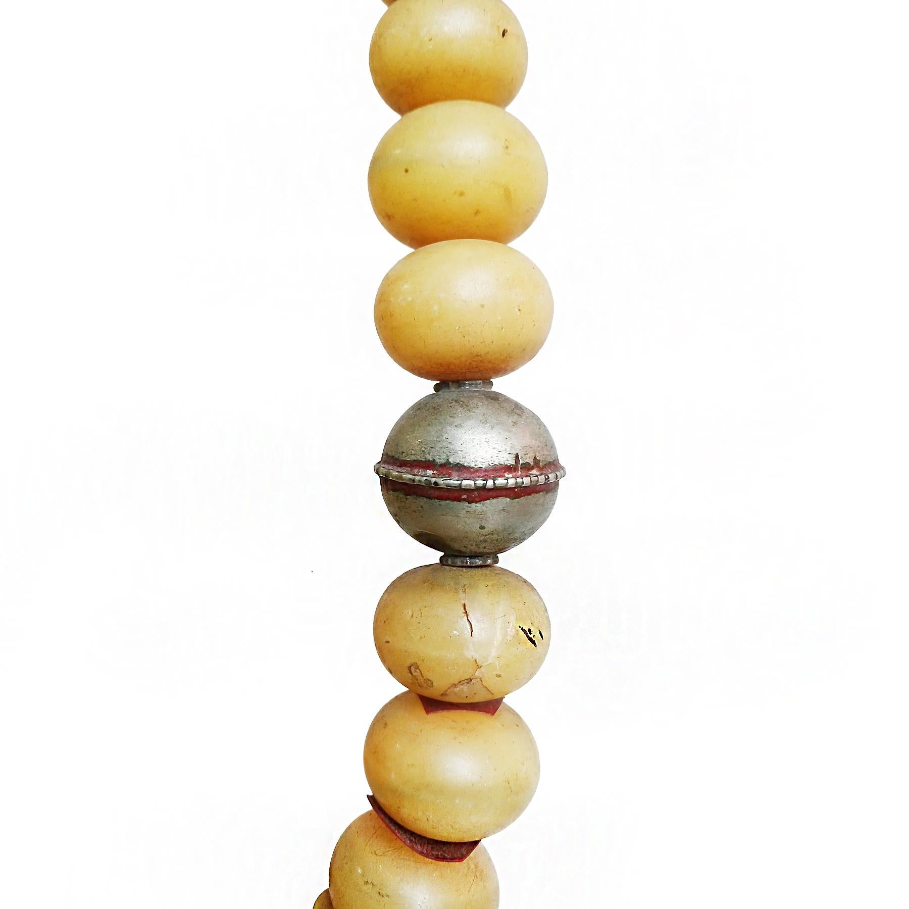 Berber Copal Amber and Silver Necklace, Early 20th Century For Sale 3