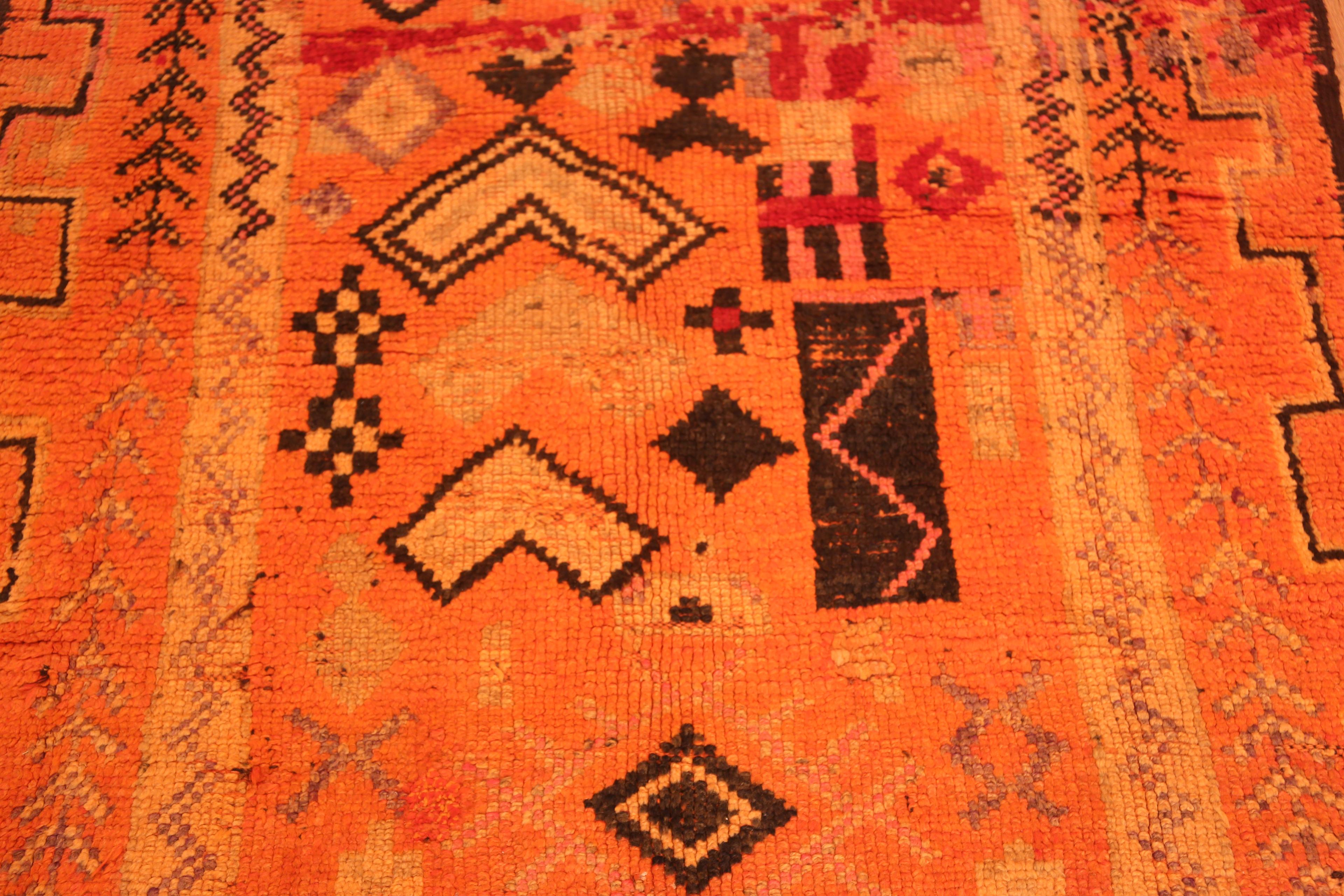 Berber Design Vintage Moroccan Gallery Size Rug 5' x 12' In Good Condition For Sale In New York, NY