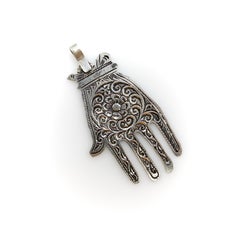 Ciondolo berbero "Mano di Fatima"/Hamsa in argento sterling con motivo floreale centrale