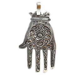 Ciondolo berbero "Mano di Fatima"/Hamsa in argento sterling con motivo floreale centrale
