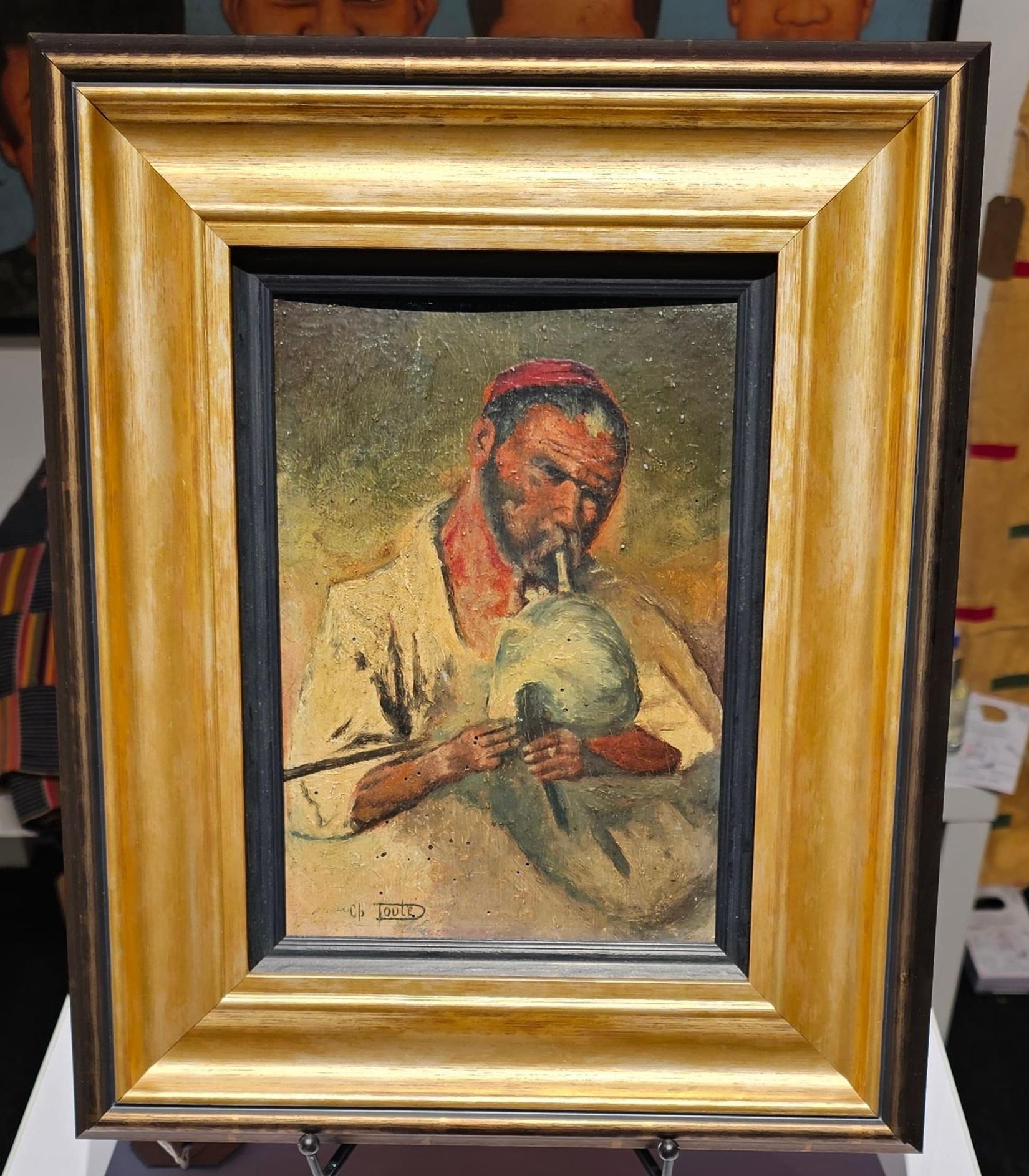 Dies ist ein sehr seltenes Ölgemälde eines marokkanischen Berber-Dudelsackspielers. Kleines Gemälde mit großer Präsenz. Gemalt im späten 19. Jahrhundert und der Epoche entsprechend umrahmt. Ölgemälde jeglicher Art von Berbern sind sehr selten, aber