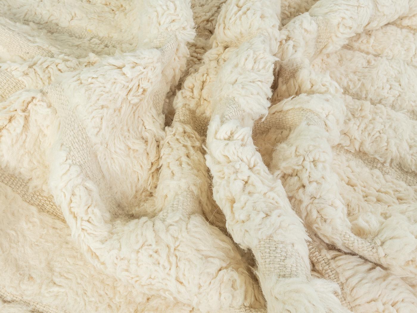 Beni Ourain, handgefertigter Berberteppich aus 100 % Wolle (21. Jahrhundert und zeitgenössisch) im Angebot