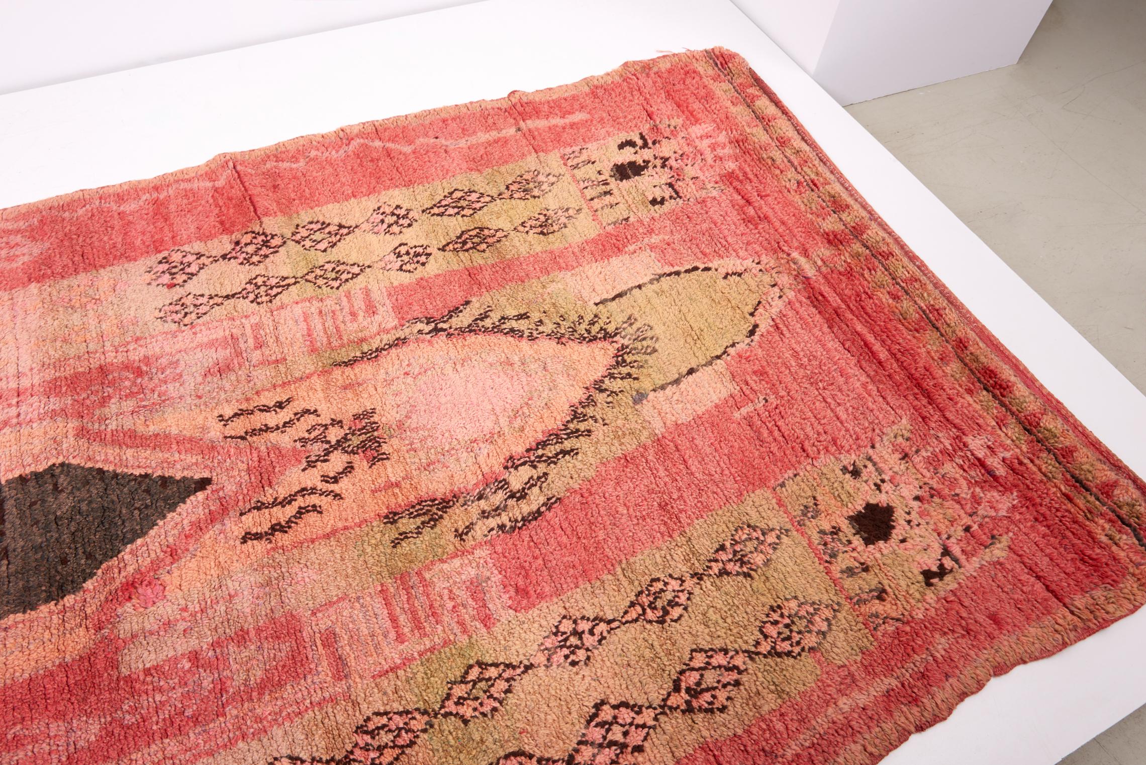 Moroccan Berber Rug / Boujad Carpet, 20th Century For Sale