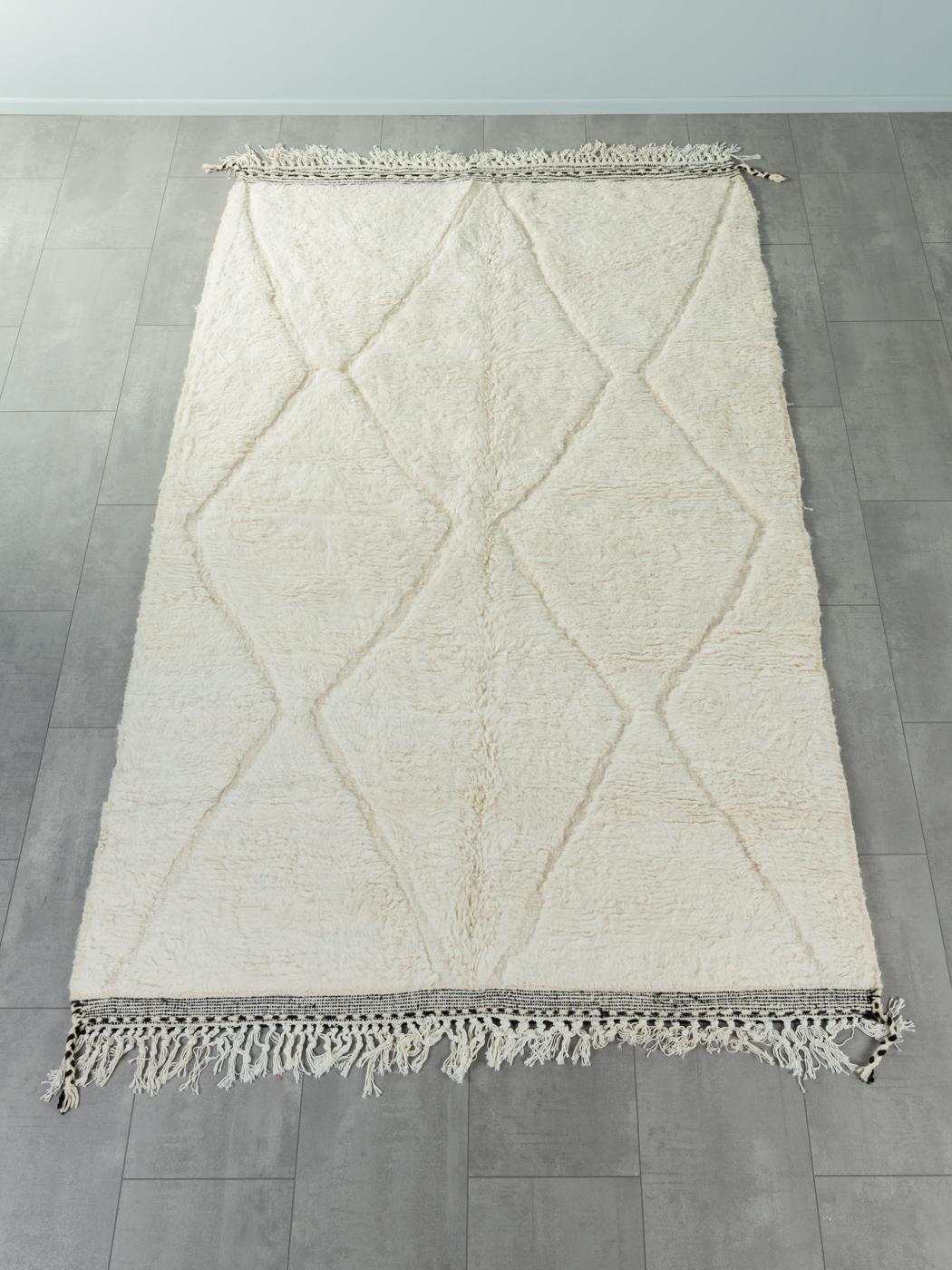 Tiny Light Beni is a contemporary 100% wool rug – thick and soft, comfortable underfoot. Our Berber rugs are handwoven and handknotted by Amazigh women in the Atlas Mountains. These communities have been crafting rugs for thousands of years. One