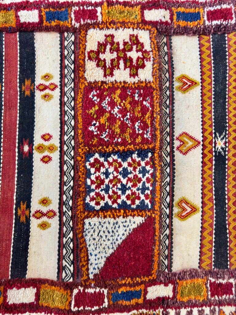 Boho Chic Lana Marroquí Tejida a Mano  Alfombra rectangular con diseño abstracto finales del siglo XX en venta