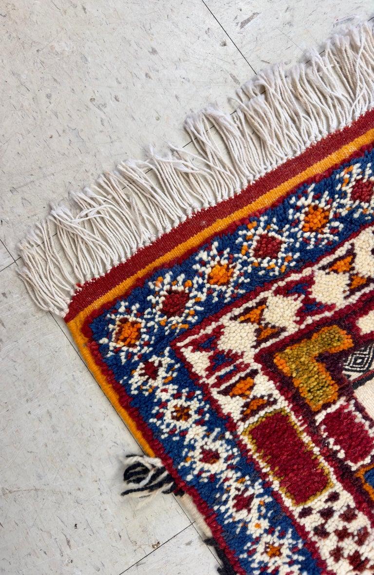 Boho Chic Lana Marroquí Tejida a Mano  Alfombra rectangular con diseño abstracto en venta 2