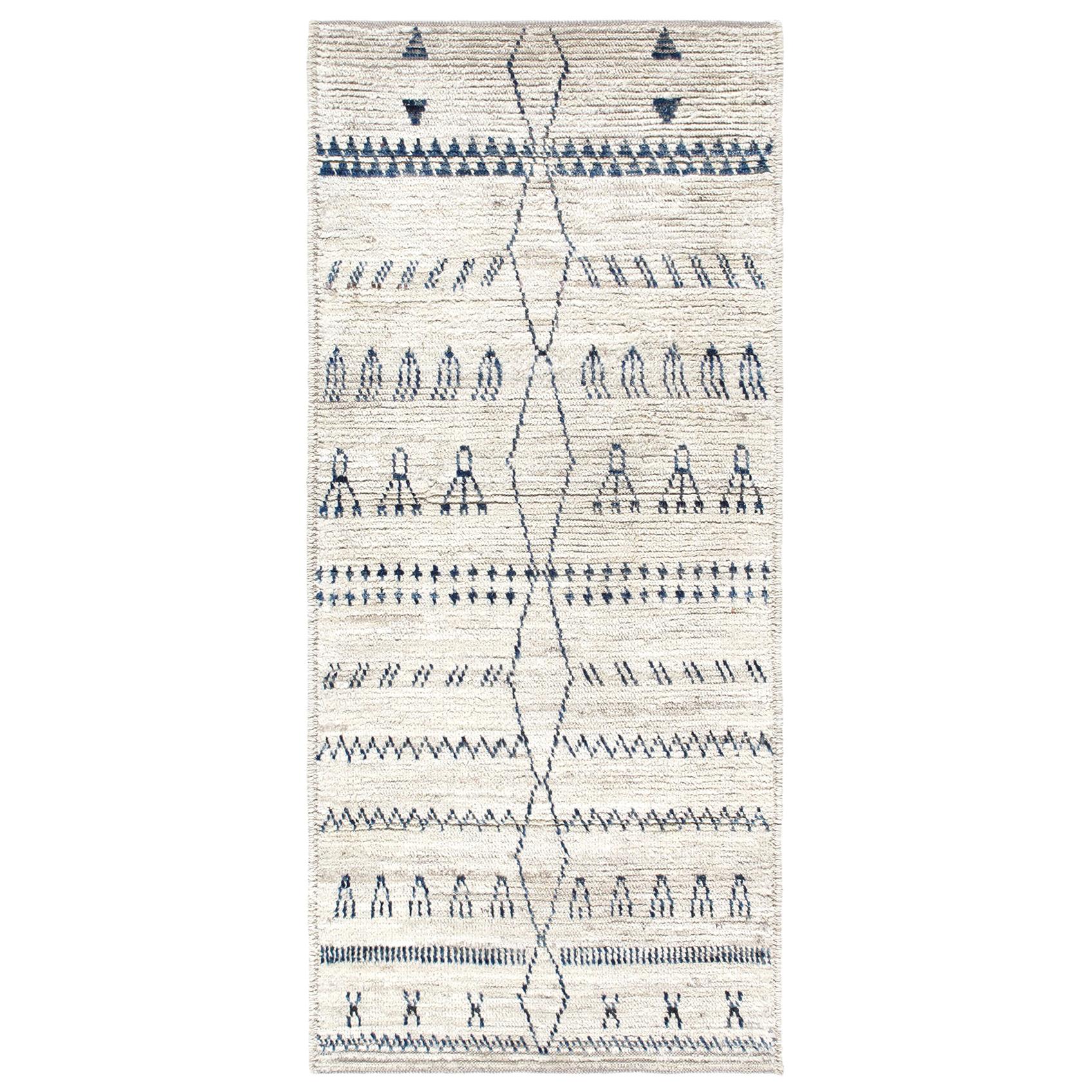 Berber Tribal Handknotted Rustic Pattern Rug in Beige with Navy Accent For Sale