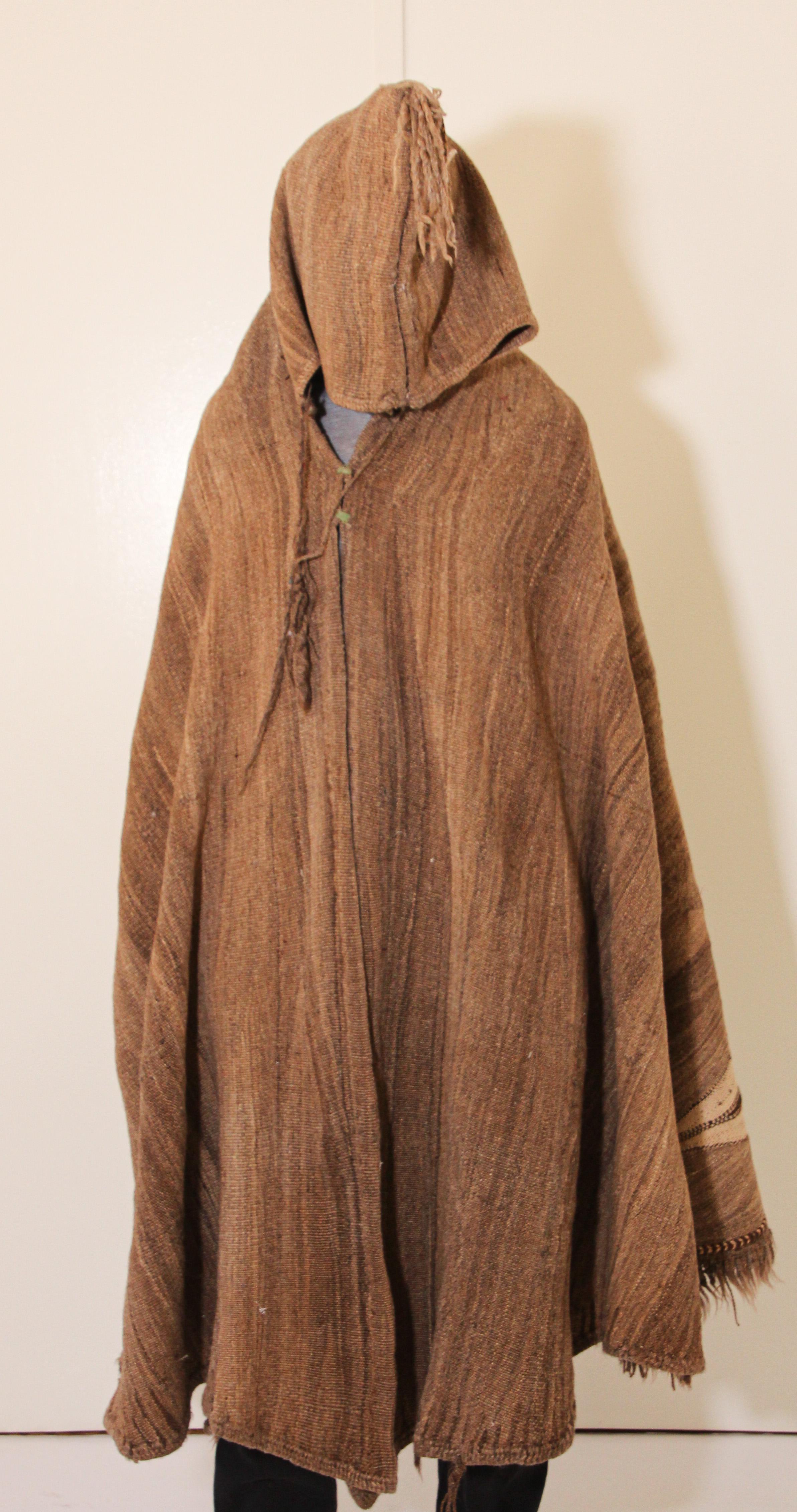 Berber Tribal North Africa Moroccan Burnous Wool Cape In Good Condition For Sale In North Hollywood, CA