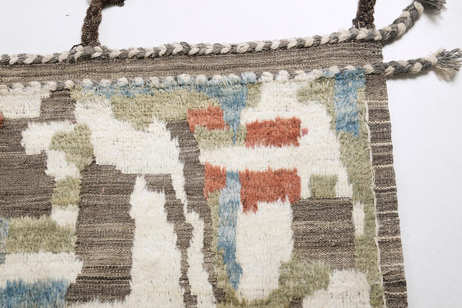 Berberis is an interplay between neutral tones and soothing earth colors with gold tones into a modern-day interpretation of the Moroccan world. This rug's play of textures, linework, and simplicity is what makes the Atlas Collection so unique and