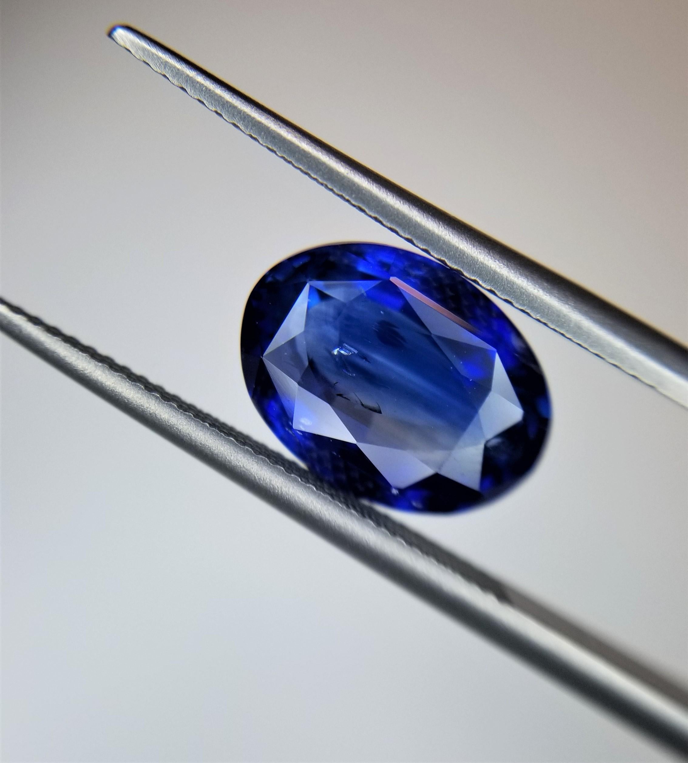 Contemporary Berberyn Certified 4.12 Carat Oval Blue Sapphire Pendant Necklace in 18k For Sale