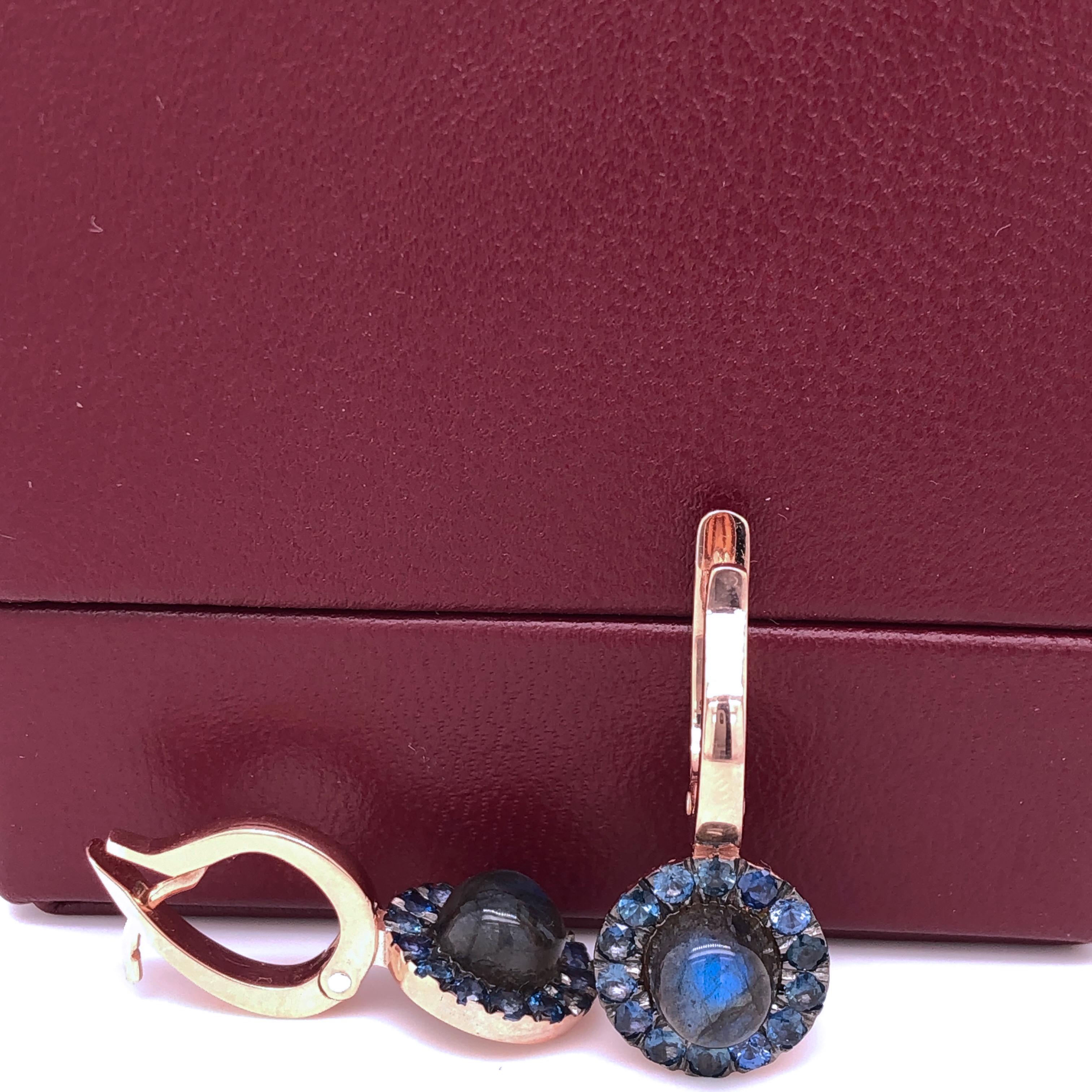 Contemporary Berca 1.05 Kt Sapphire Round Labradorite Cabochon Rose Gold Dangle Earrings For Sale
