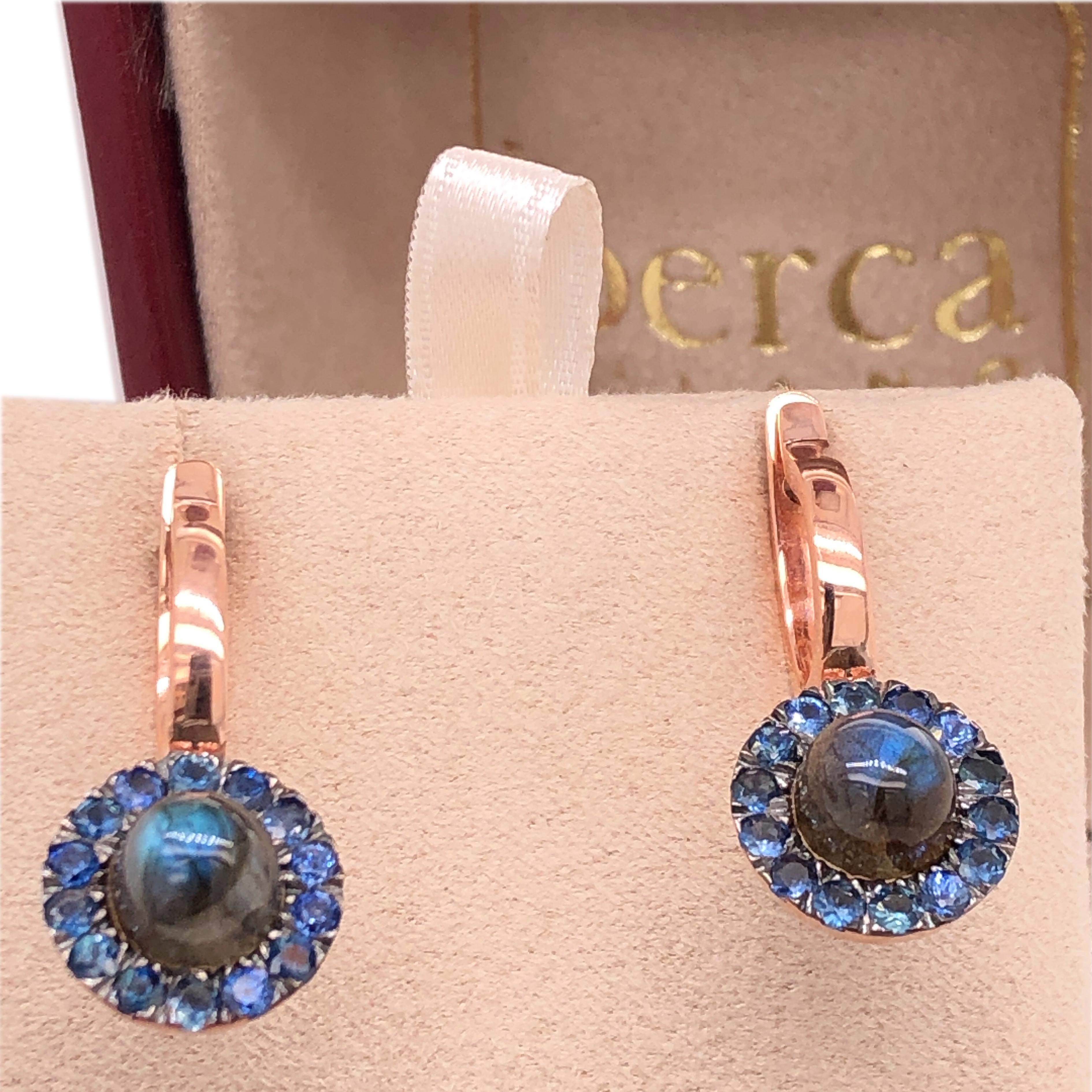 Berca 1.05 Kt Sapphire Round Labradorite Cabochon Rose Gold Dangle Earrings In New Condition For Sale In Valenza, IT