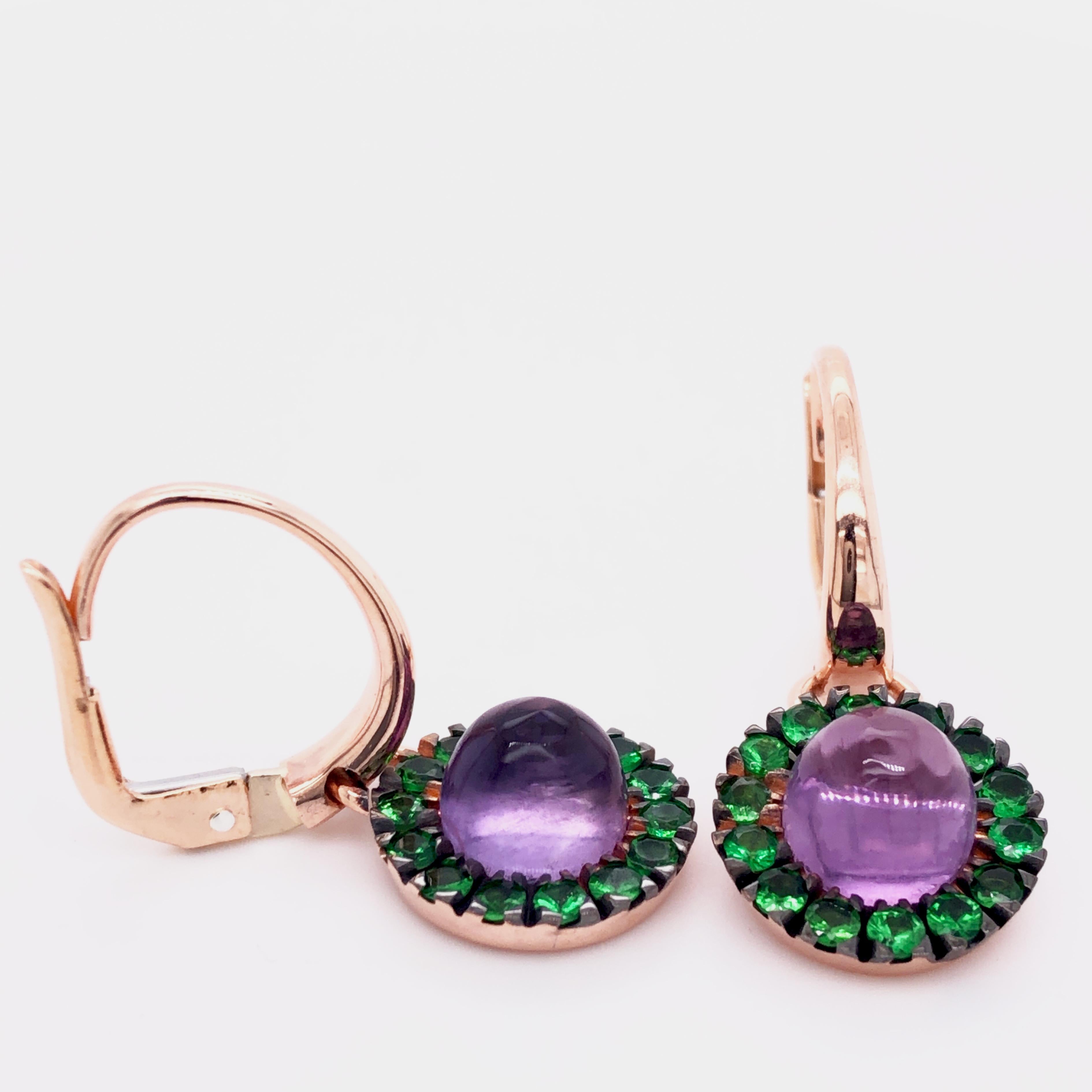 Chic yet timeless 1.20Carat Natural Vivid Green Tsavorite Natural Amethyst Cabochon in a Rose Gold Setting Earrings.
In our smart Tobacco Leather Case and Pouch.
A matching ring is now available.
Total Lenght 1.18 in
