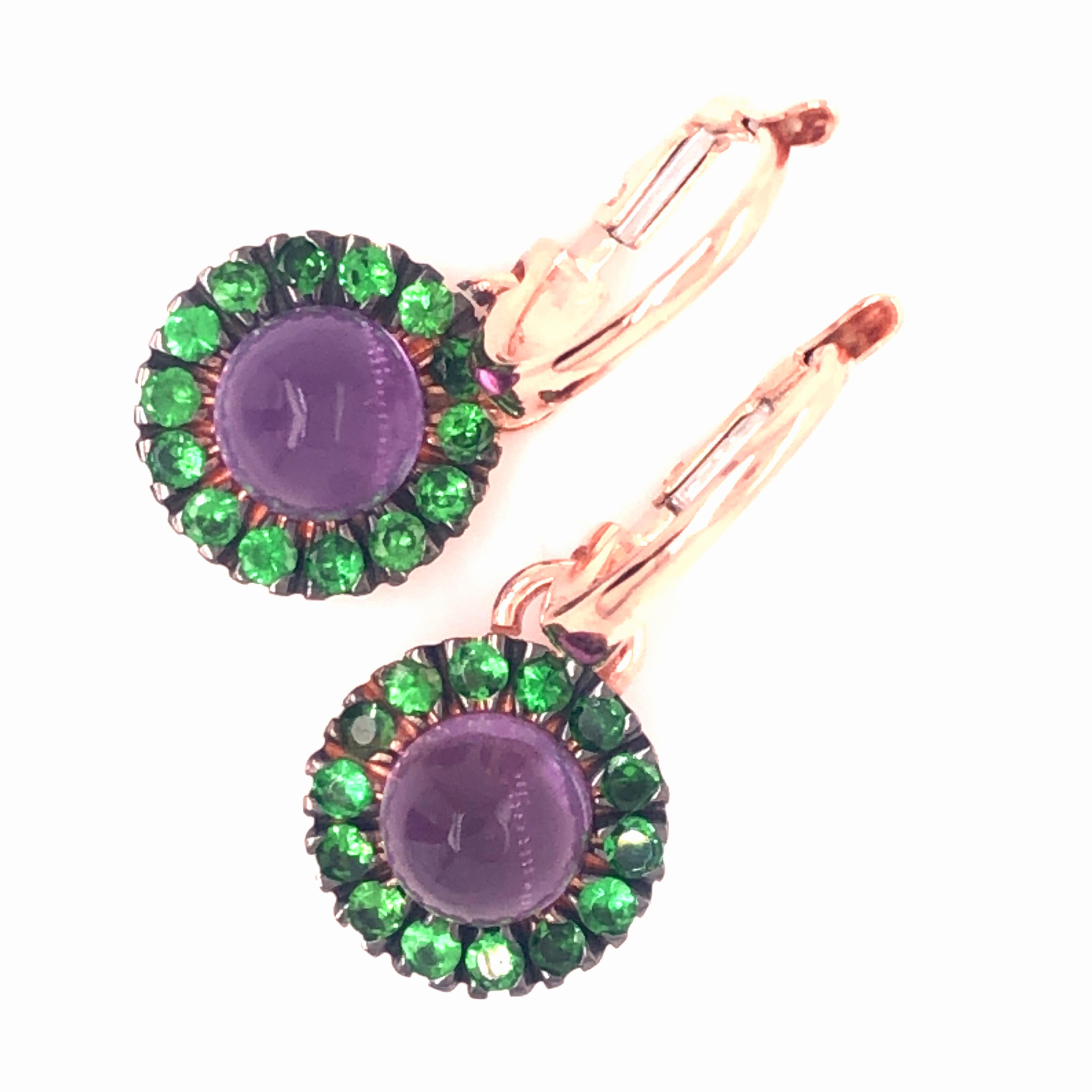 Contemporary Berca 1.20 Kt Green Tsavorite Round Amethyst Cabochon Rose Gold Dangle Earrings For Sale