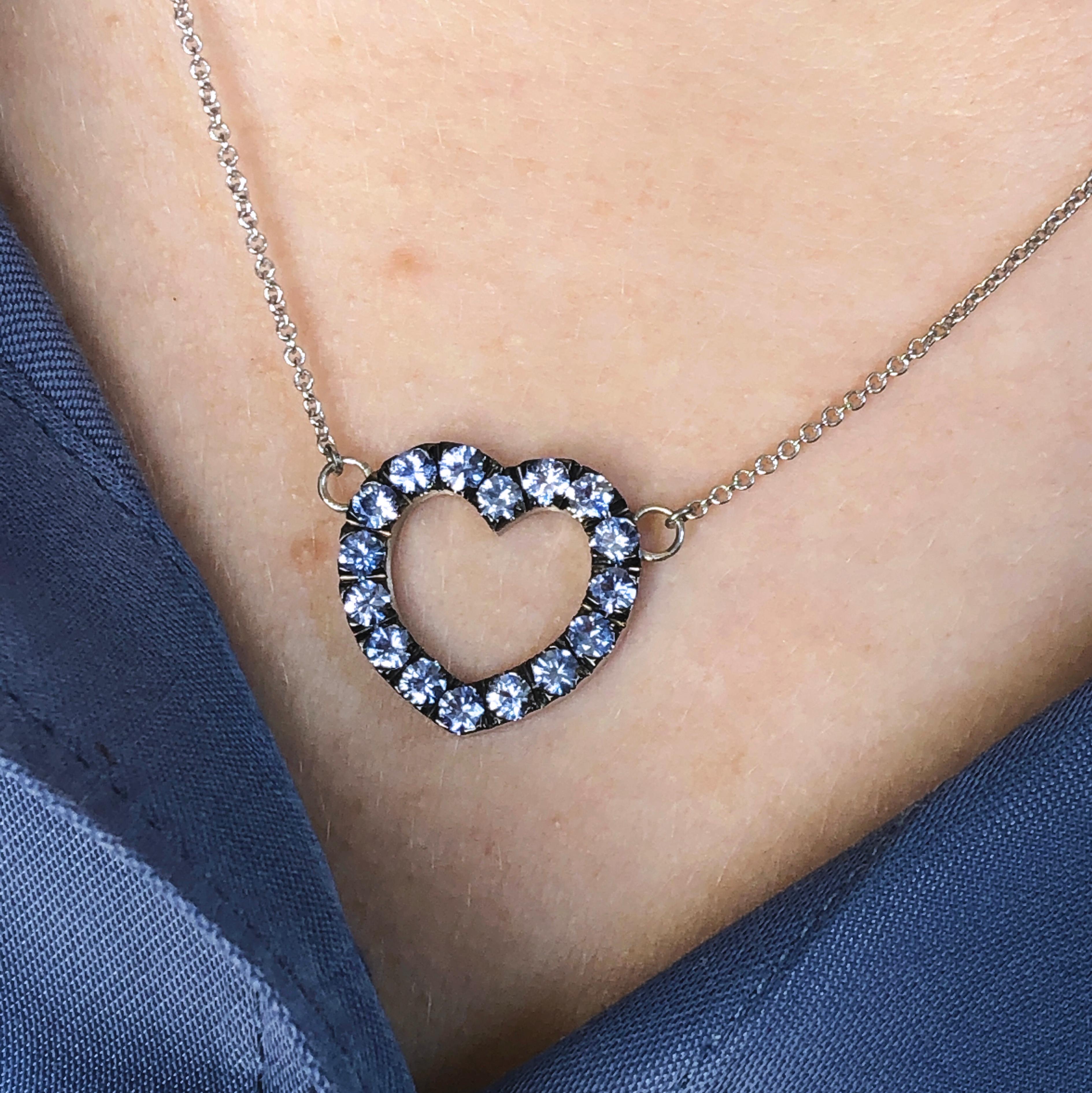 Contemporary Berca 1.8kt Natural Blue Sapphire Blackened and White Gold Heart Necklace For Sale