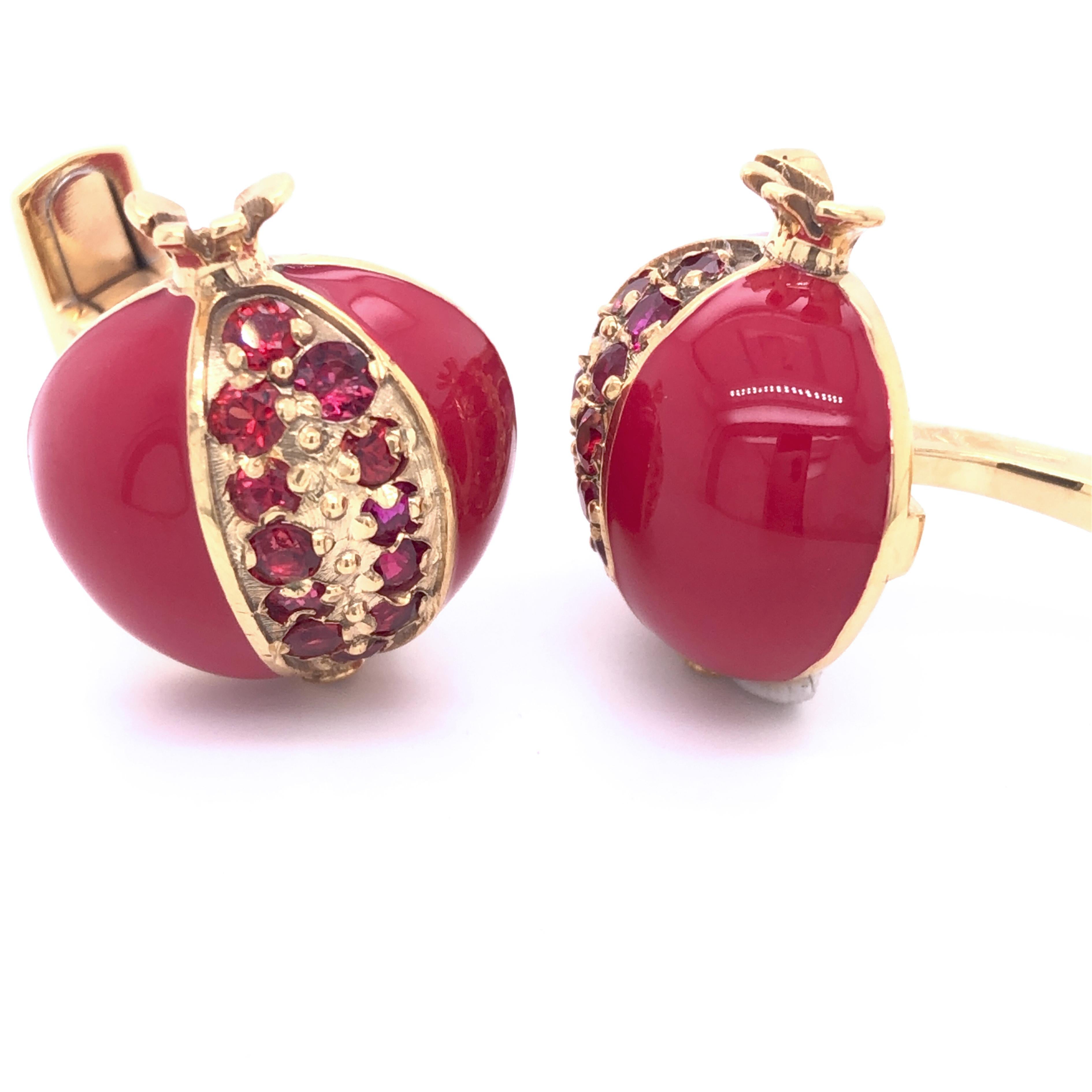 Berca 2.05 Karat Ruby Red Hand Enameled Pomegranate Shaped Gold Cufflinks In New Condition For Sale In Valenza, IT