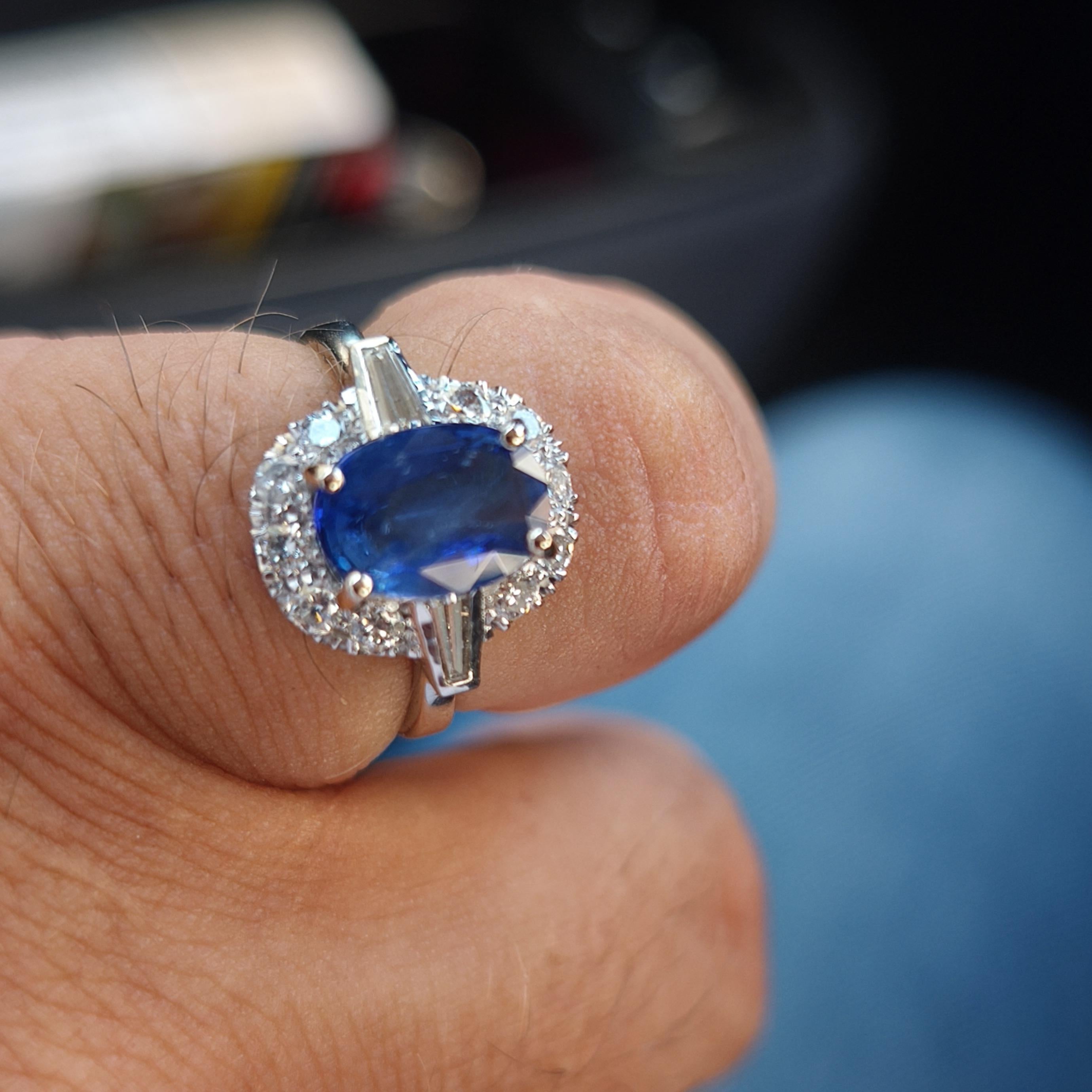 BERCA Anello con diamante taglio ovale con zaffiro blu reale certificato GIA da 2,07 kt in vendita 7