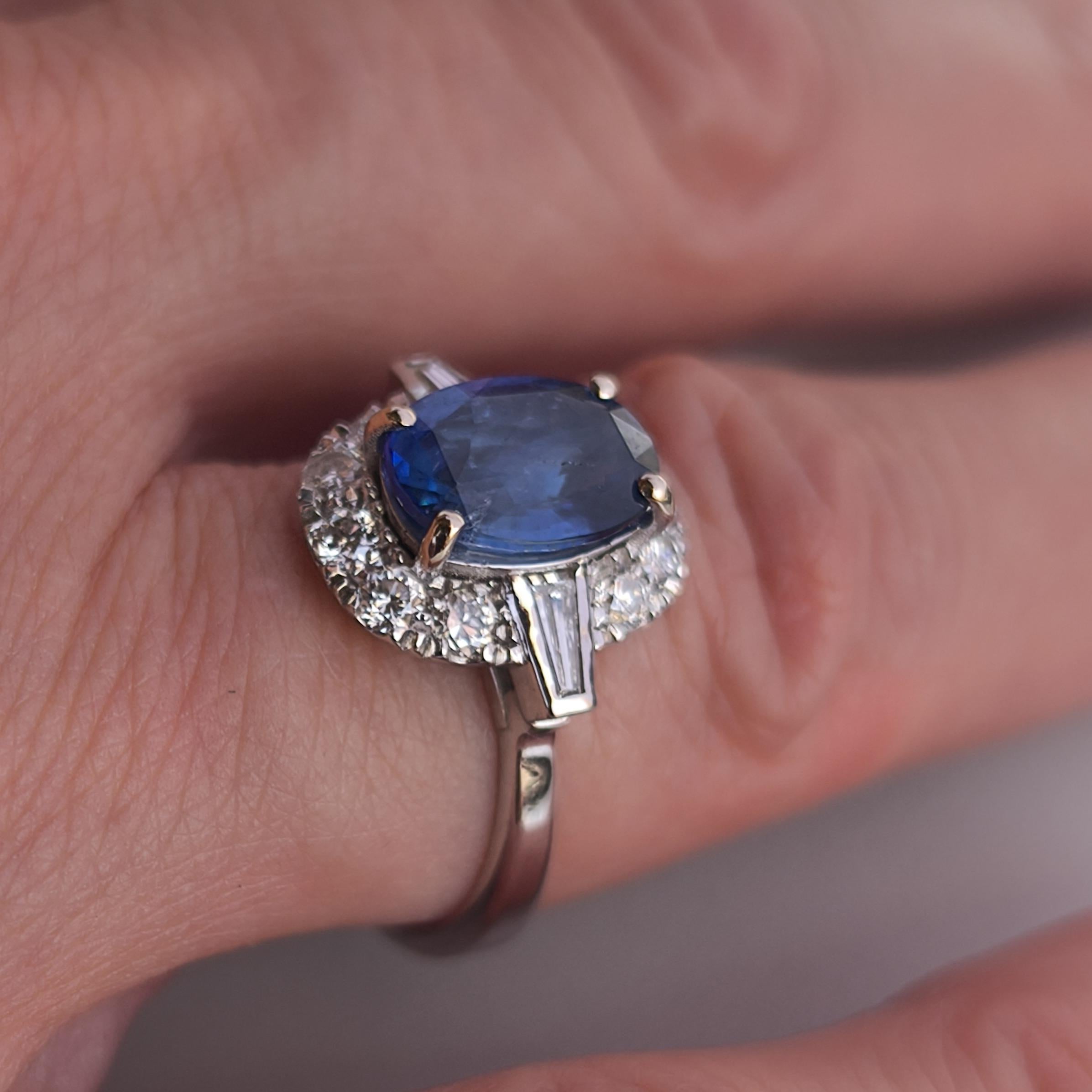 BERCA Anello con diamante taglio ovale con zaffiro blu reale certificato GIA da 2,07 kt in vendita 3