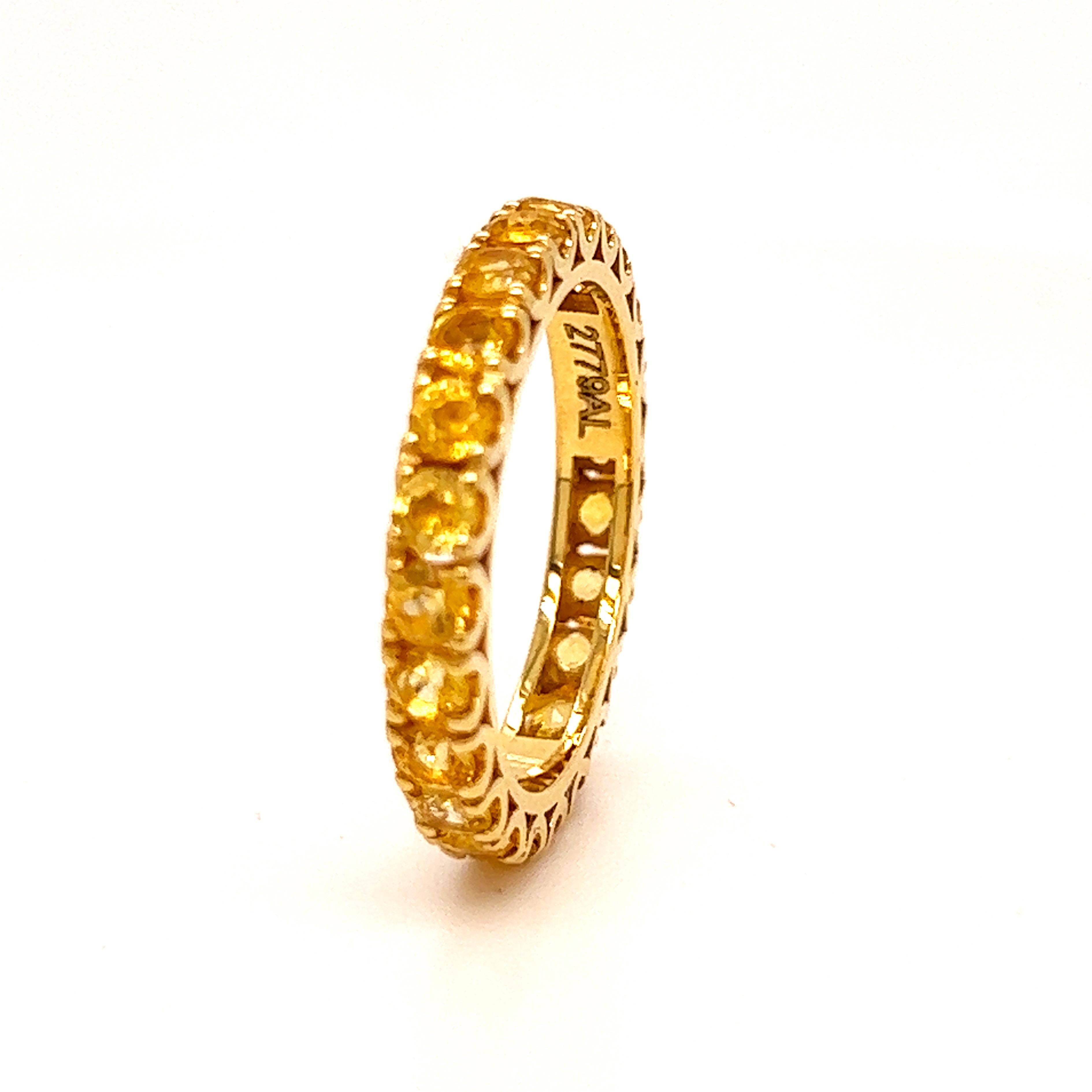 Berca Eternity-Ring mit 2,11 Karat natürlichem gelbem Saphir aus 18 Karat Gold (Brillantschliff) im Angebot