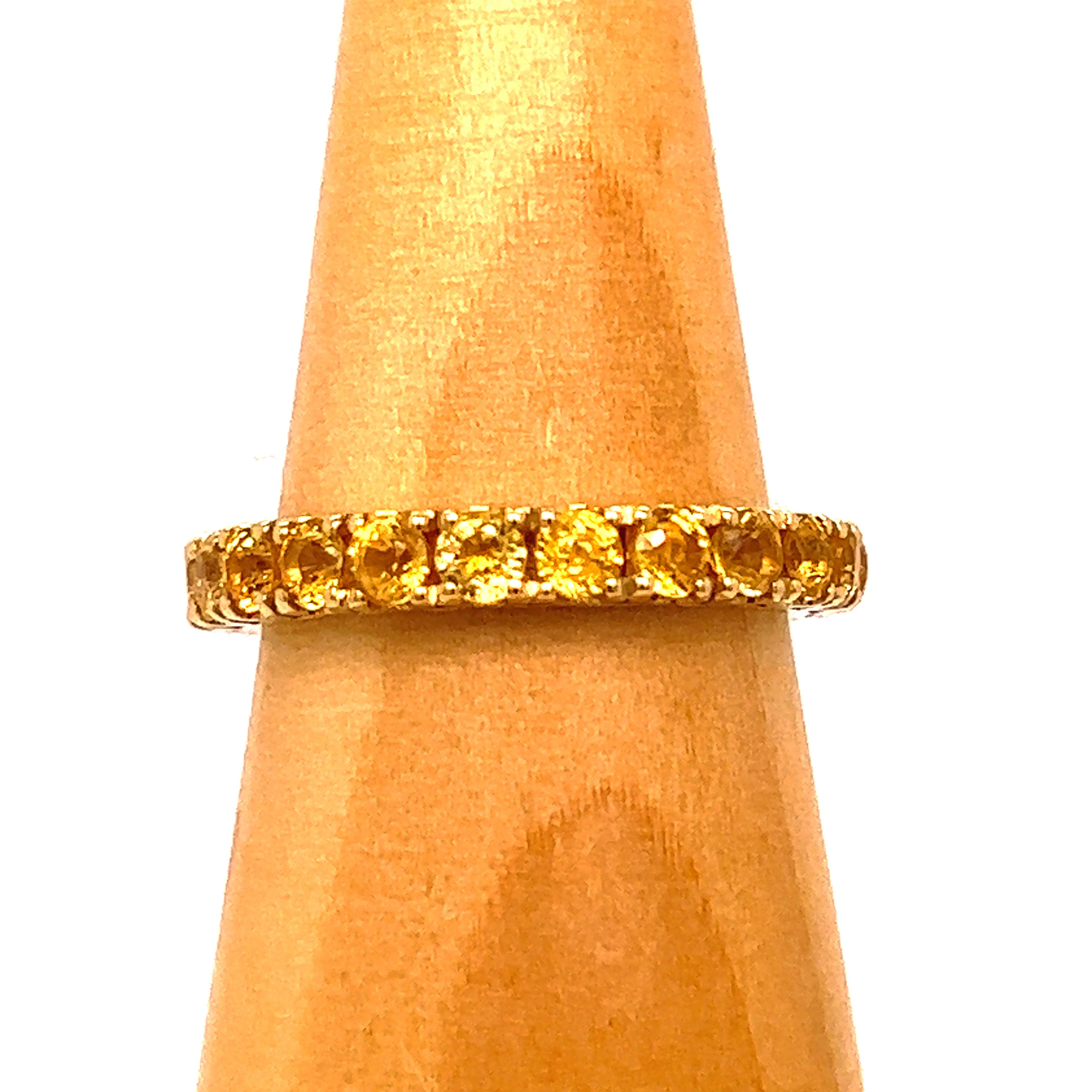 Berca 2.11 Carat Natural Yellow Sapphire 18 Karat Gold Eternity Band Ring In New Condition For Sale In Valenza, IT