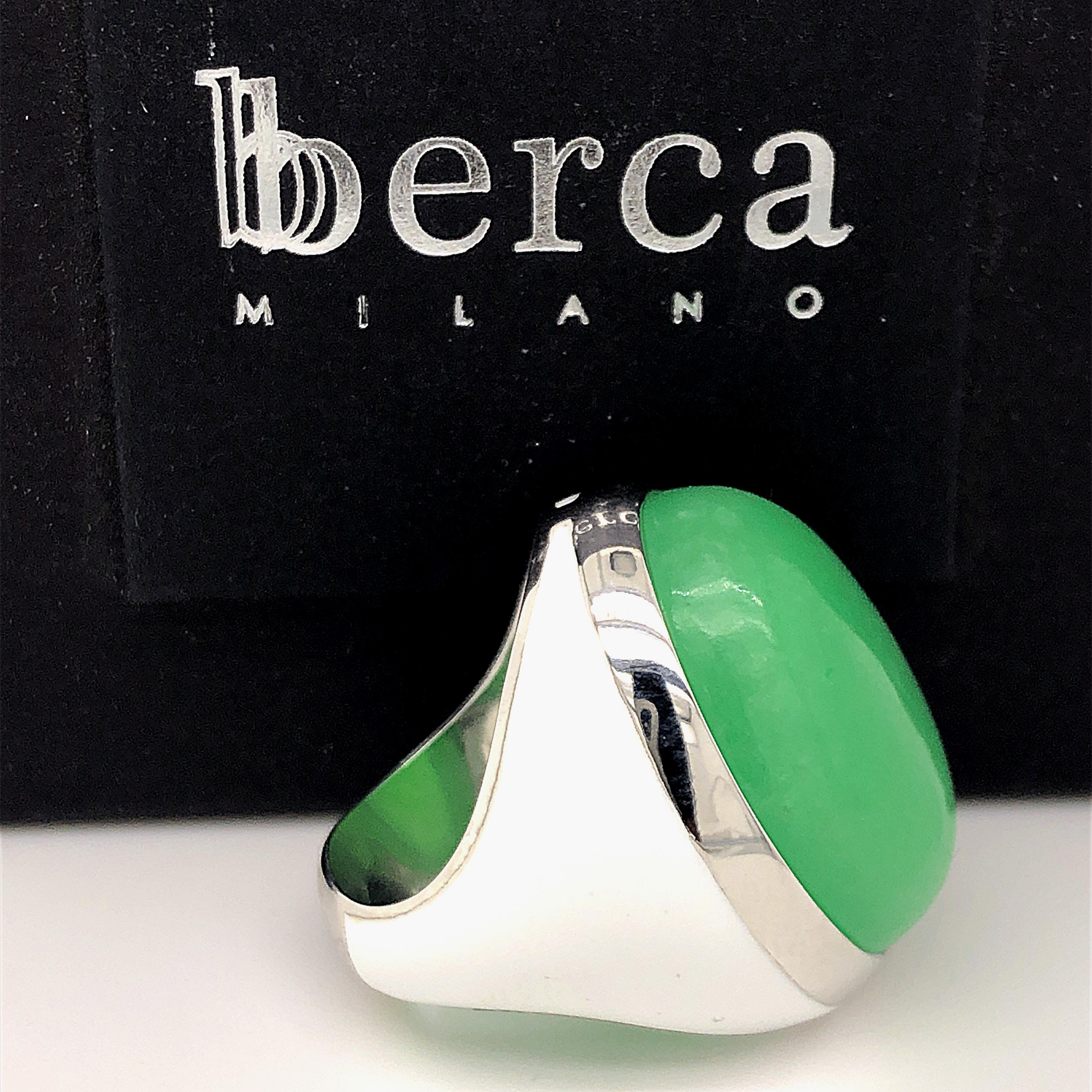 Berca 21.2 Kt Green Jade White Hand Enameled Sterling Silver Cocktail Ring In New Condition In Valenza, IT