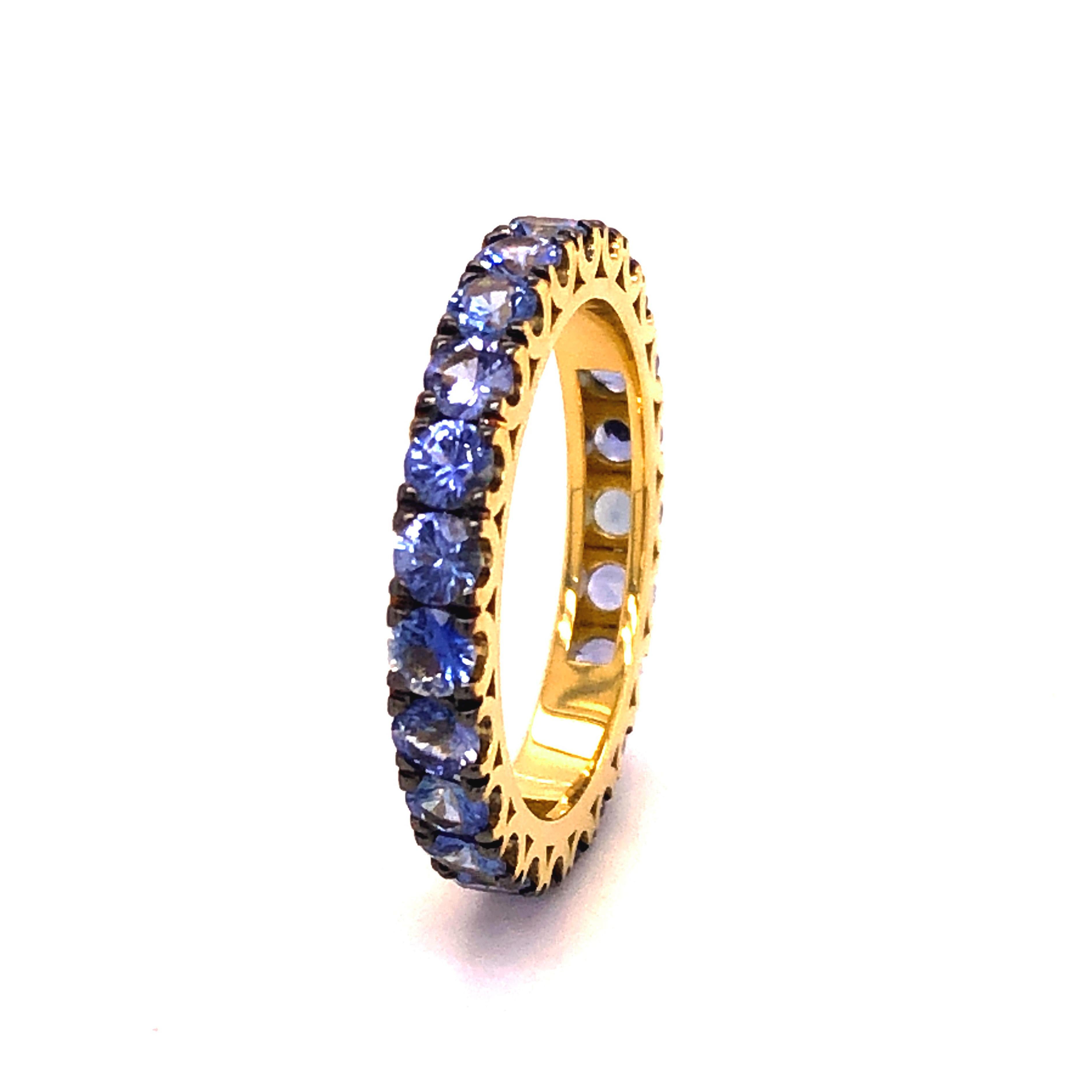 Beautifully hand crafted Eternity Band featuring 23 round brilliant cut Natural Ceylon Blue Sapphire for a total weight of 2.24 Carat in an 18Kt Yellow Gold fish tail, blackened prongs, setting.
US Size 6
French Size 52
In our fitted burgundy