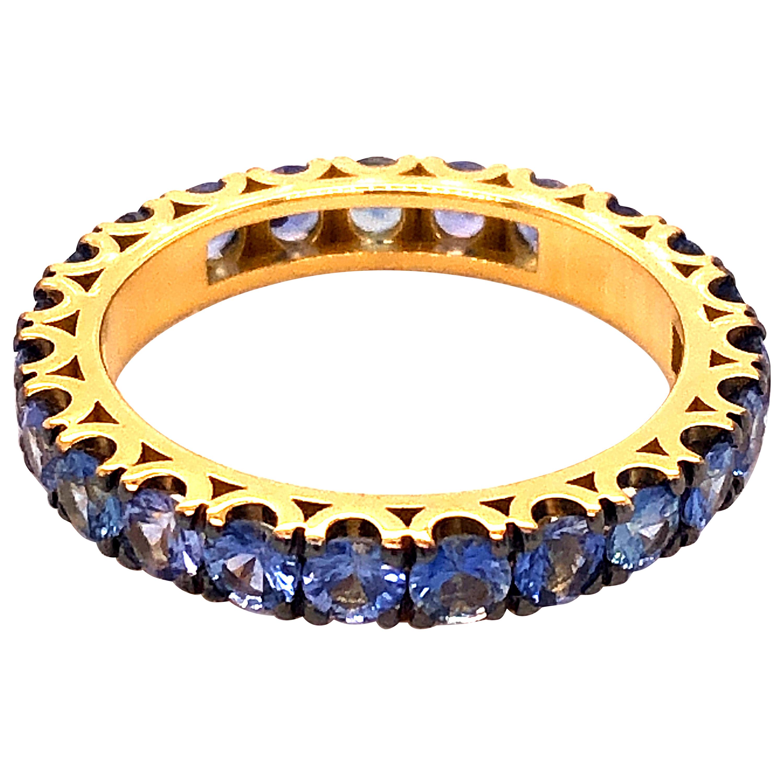 18 Karat Gold Eternity Band Ring Berca 2,24 Karat Brillantschliff Natürlicher Blauer Saphir