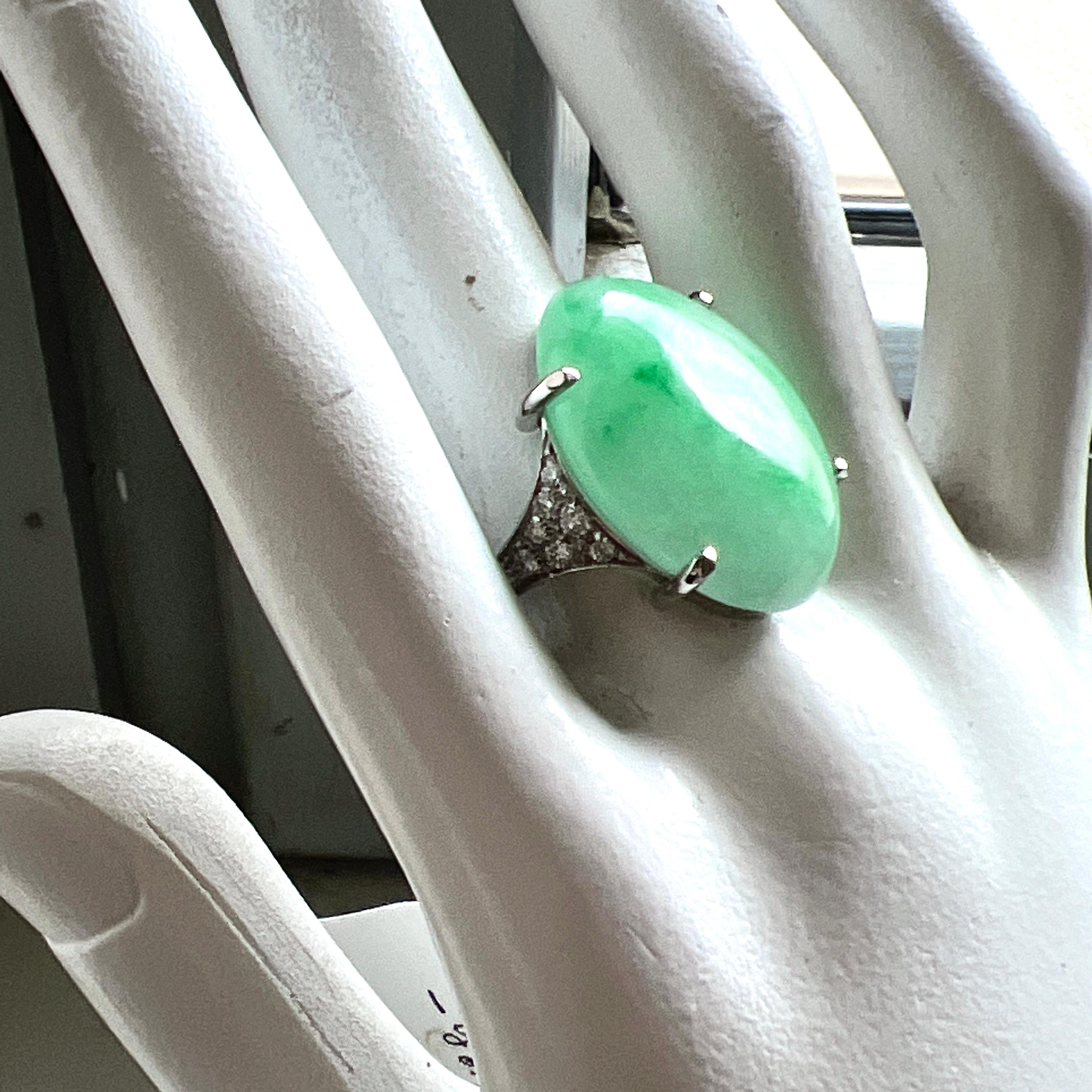 Berca 23.30 Kt Natural Green Jade White Diamond White Gold Cocktail Ring In New Condition For Sale In Valenza, IT