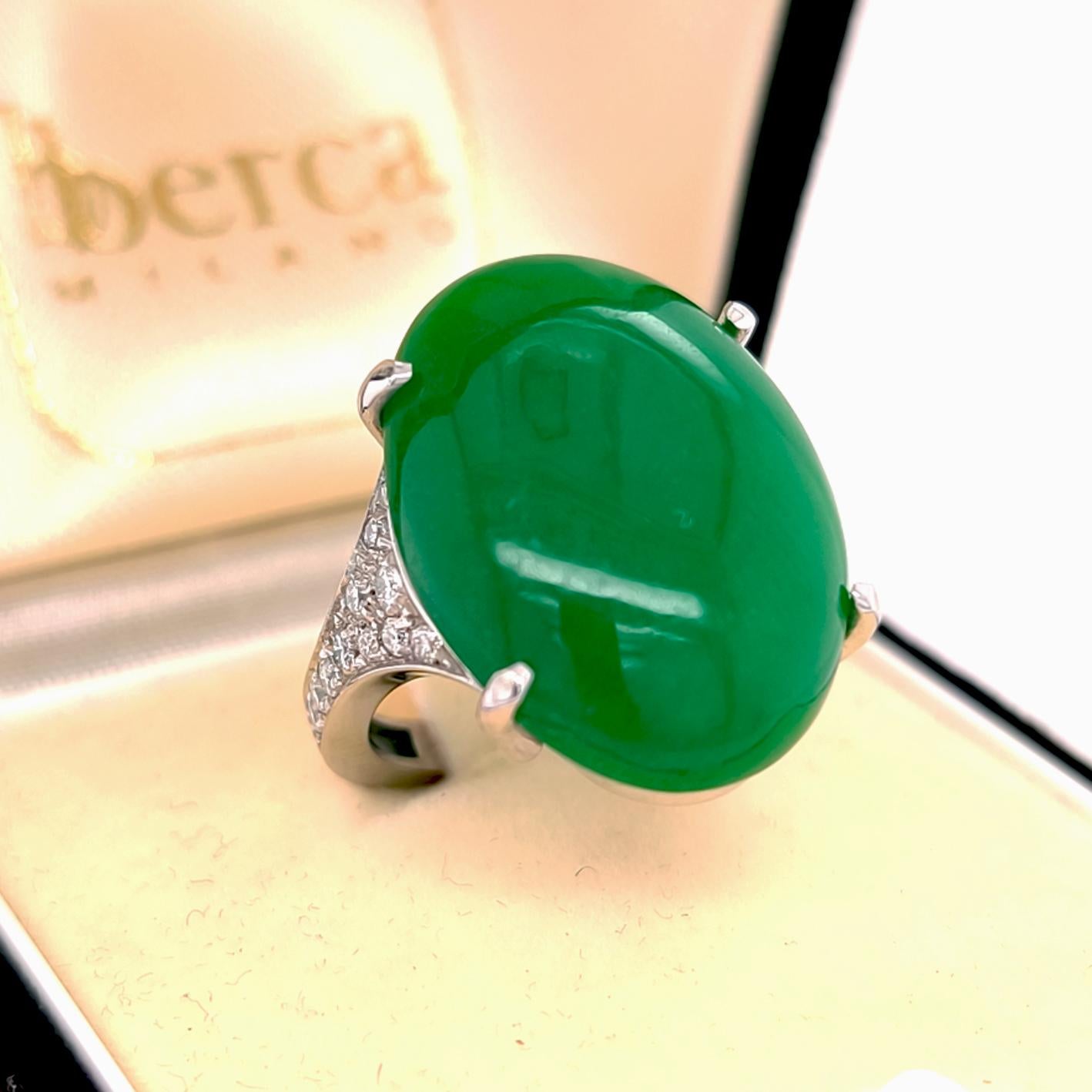 Berca 24.70 Kt Natürliche Burma Grüne Jade Weißer Diamant Weißgold Cocktail Ring Damen im Angebot