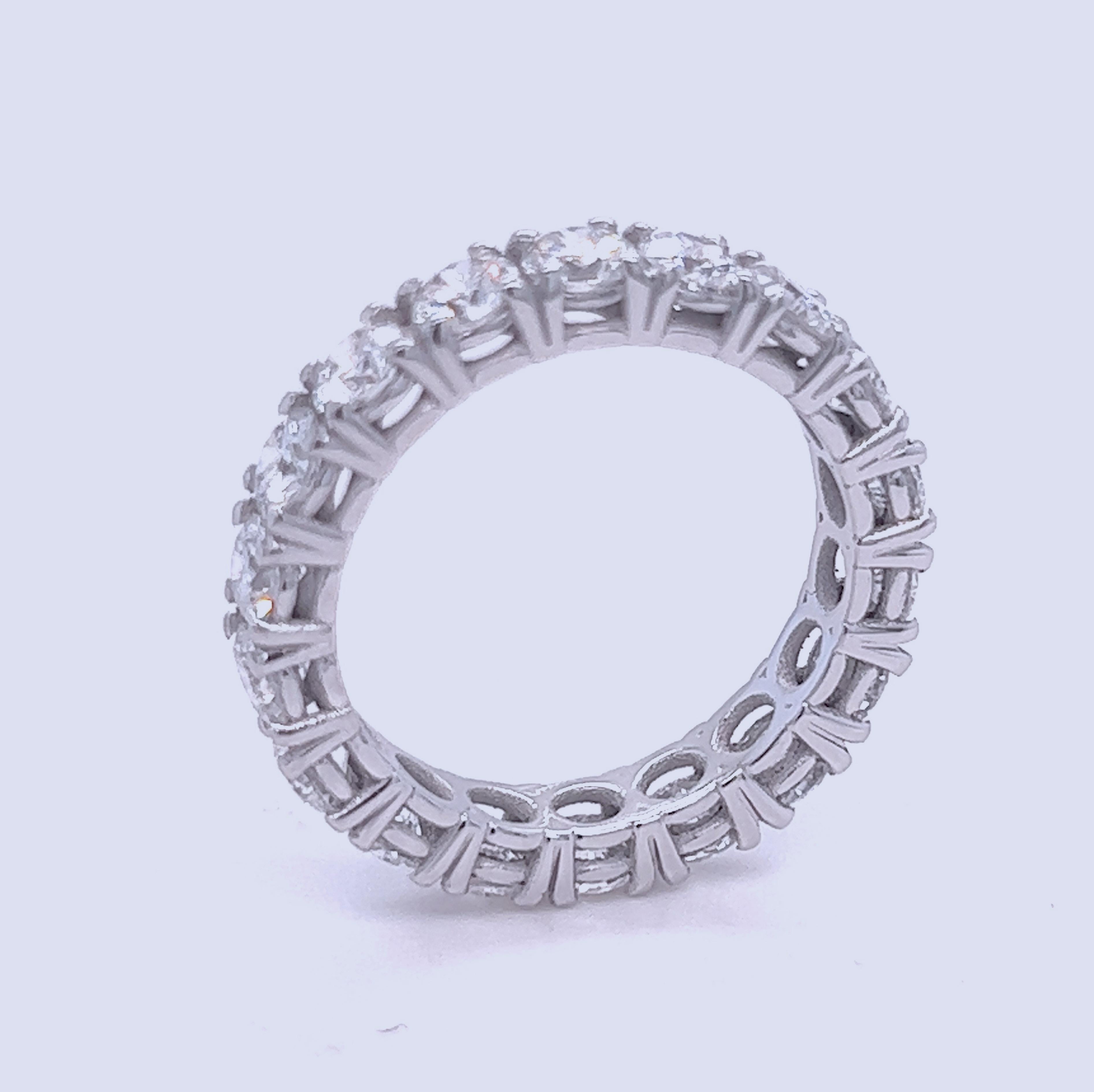 Beautifully handmade eternity wedding band featuring 18 (F-G, VvS1) round brilliant cut white diamond  for a total weight of 2.70 Carat, 18Karat white gold setting.
US Size 5 1/2
French Size 51
We are pleased to offer complimentary resizing to size