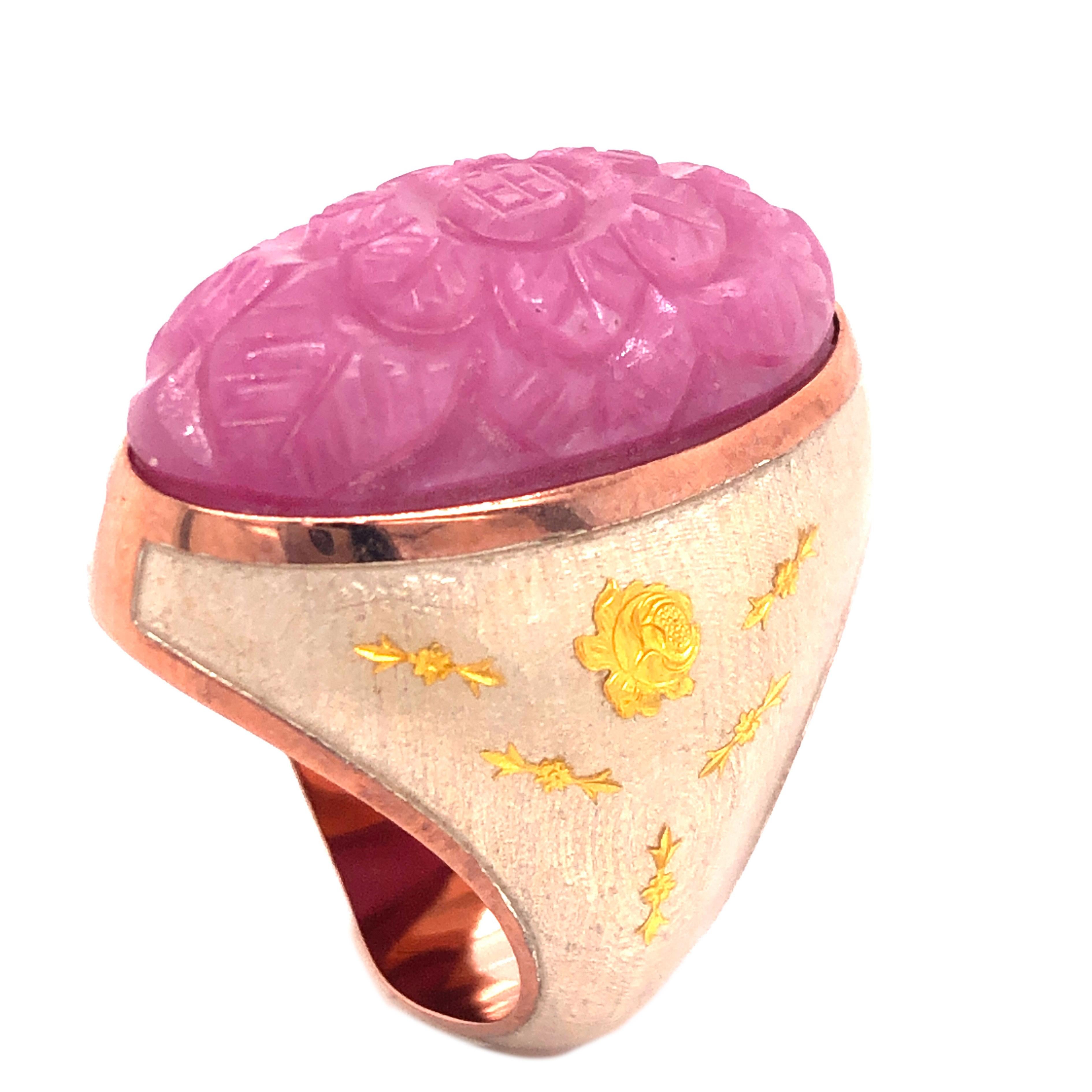 Berca 27.95Kt Carved Pink Sapphire Gold Enameled Sterling Silver Cocktail Ring In New Condition For Sale In Valenza, IT