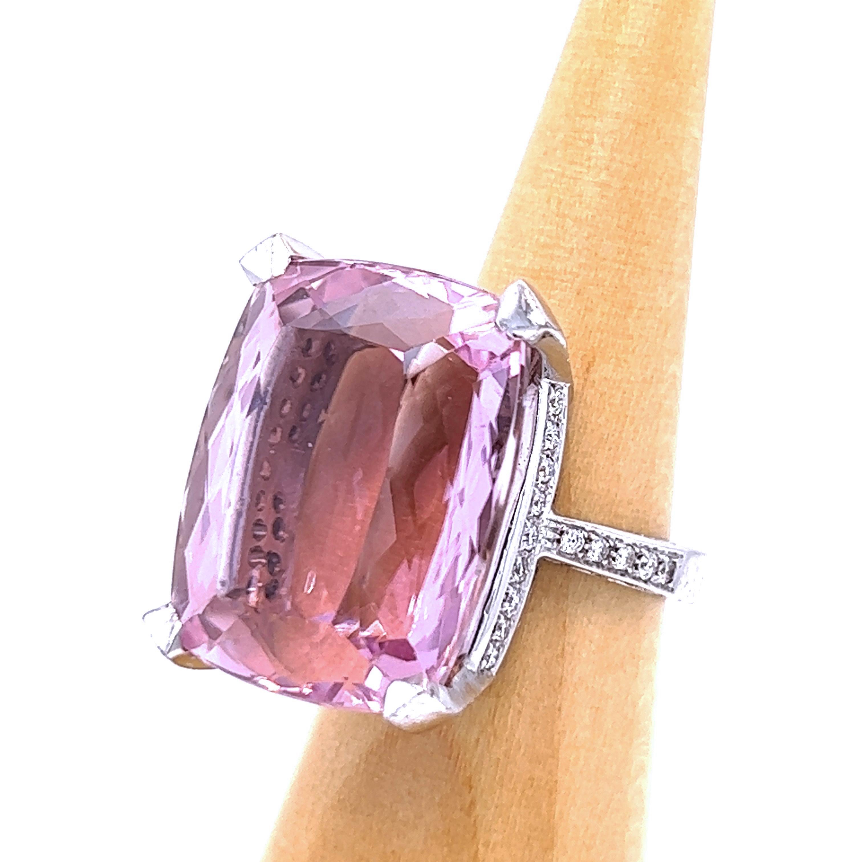 Berca 27k Natural Kunzite Antik Cushion Cut White Diamond Setting Cocktail Ring For Sale 2