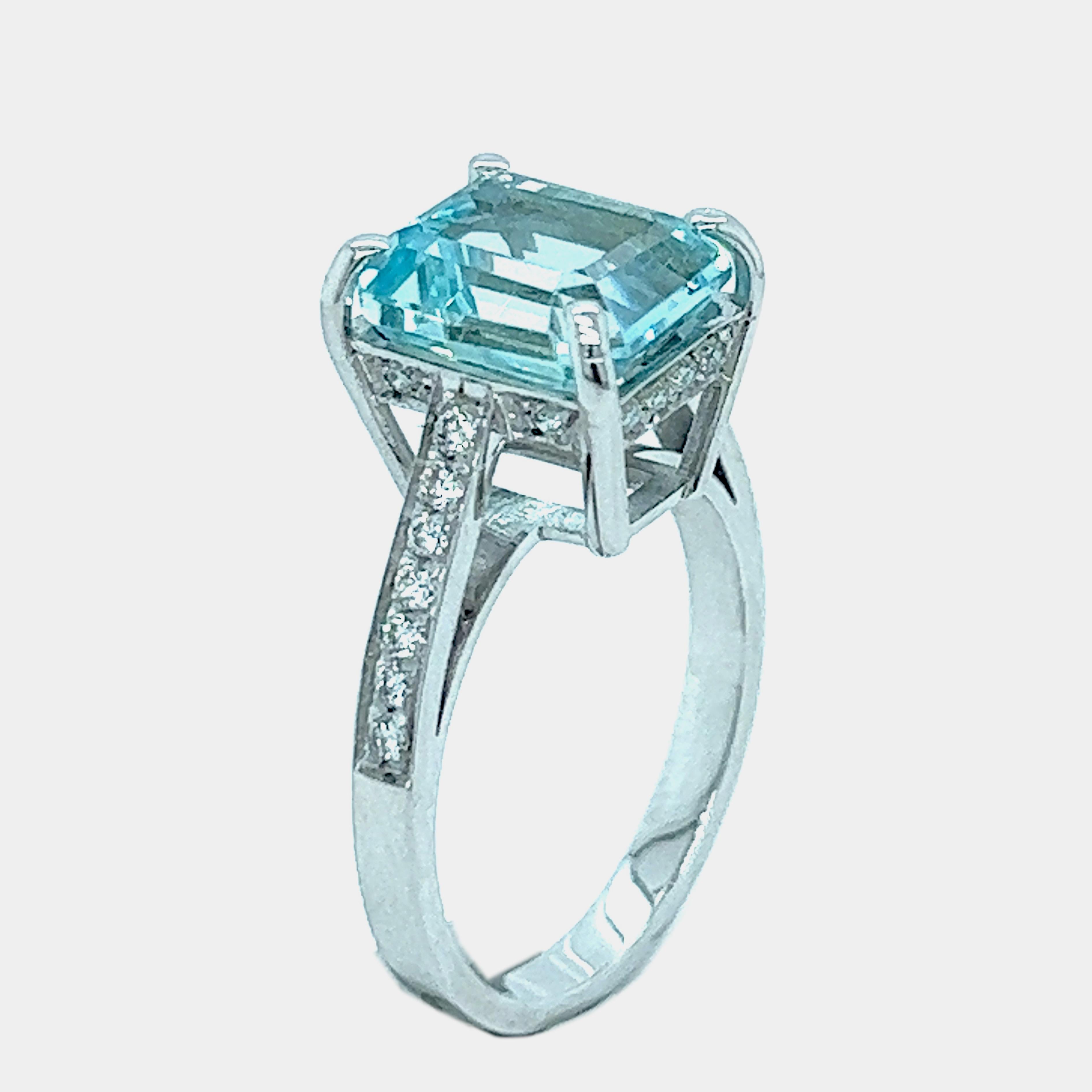 Berca 3.11 Karat Emerald Cut Brazilian Aquamarine White Diamond Cocktail Ring In New Condition For Sale In Valenza, IT