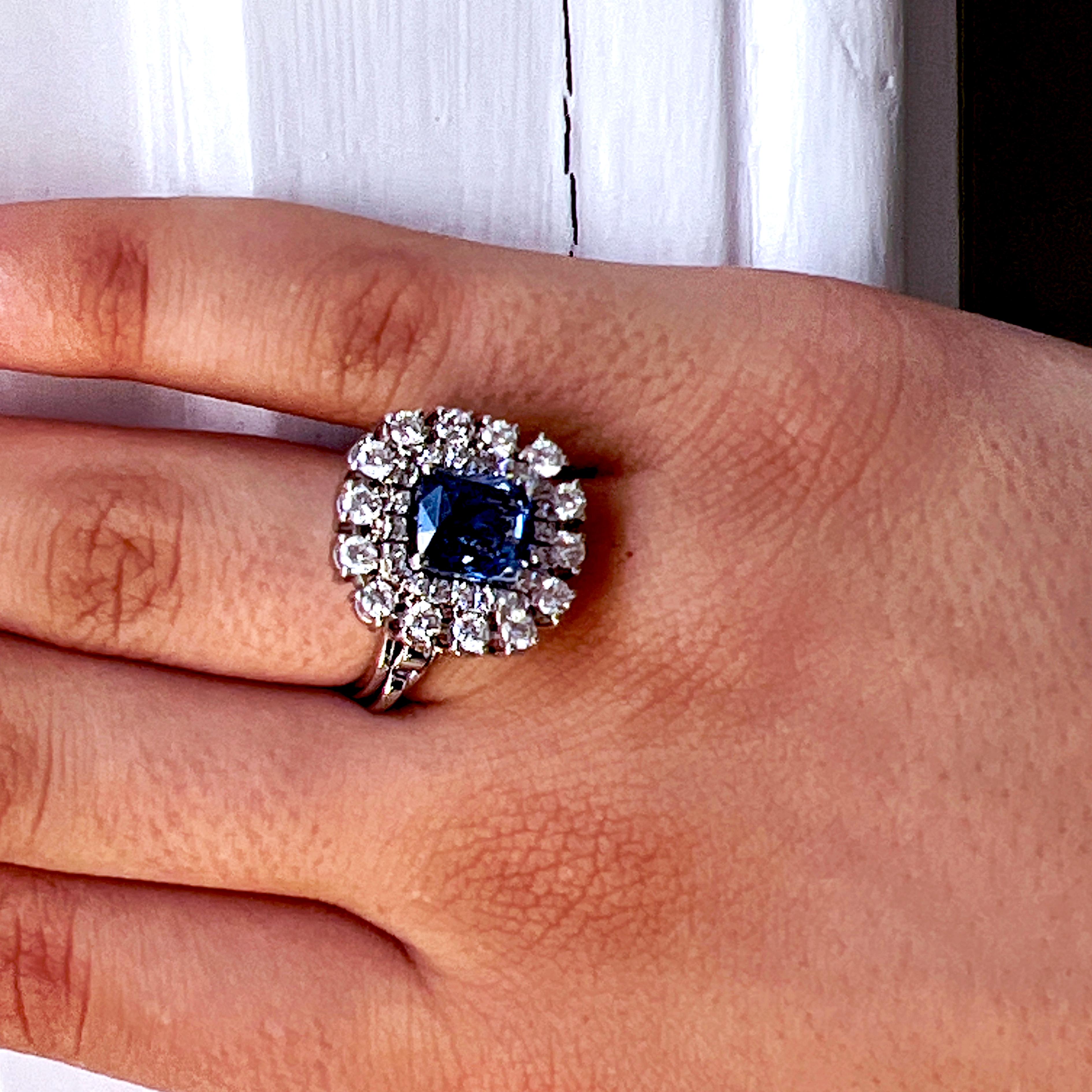 BERCA Anillo de diamantes con zafiro azul cambiante a violeta de 3,84 quilates certificado GIA sin calor en venta 7