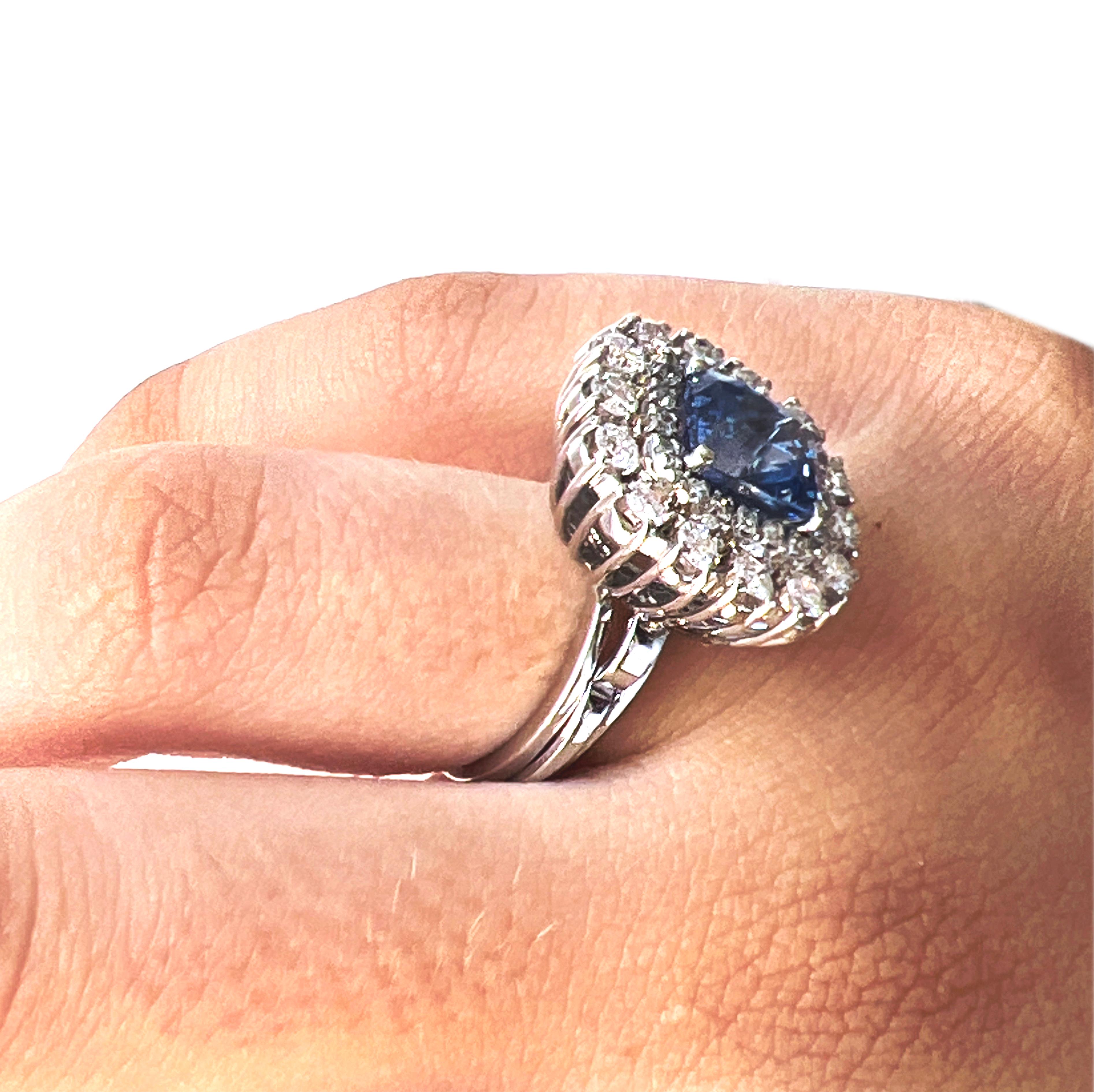 BERCA Anillo de diamantes con zafiro azul cambiante a violeta de 3,84 quilates certificado GIA sin calor en venta 8