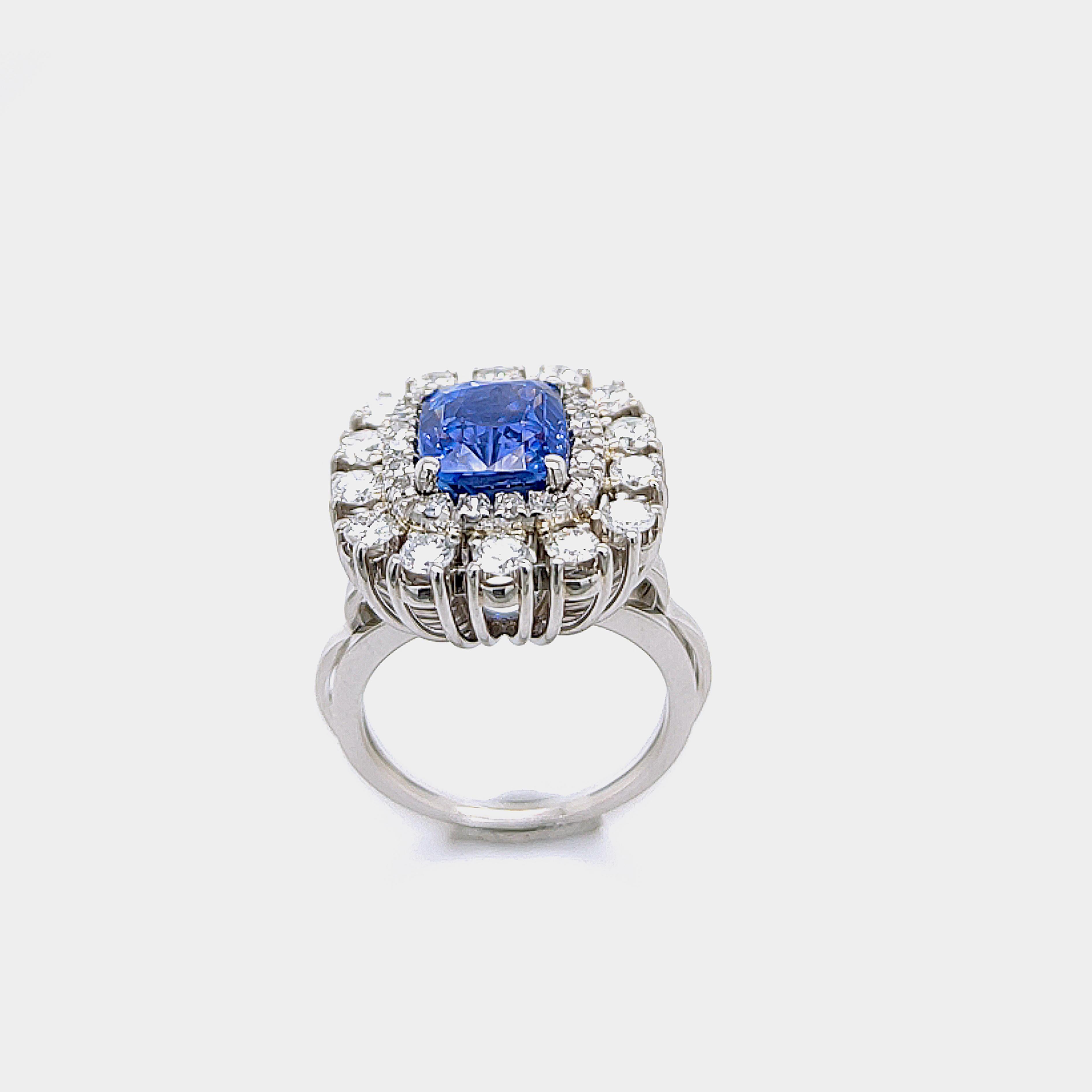 BERCA Anillo de diamantes con zafiro azul cambiante a violeta de 3,84 quilates certificado GIA sin calor Corte cojín en venta