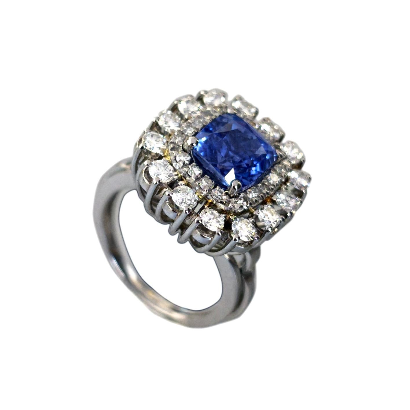 BERCA Anillo de diamantes con zafiro azul cambiante a violeta de 3,84 quilates certificado GIA sin calor en Nuevo estado para la venta en Valenza, IT