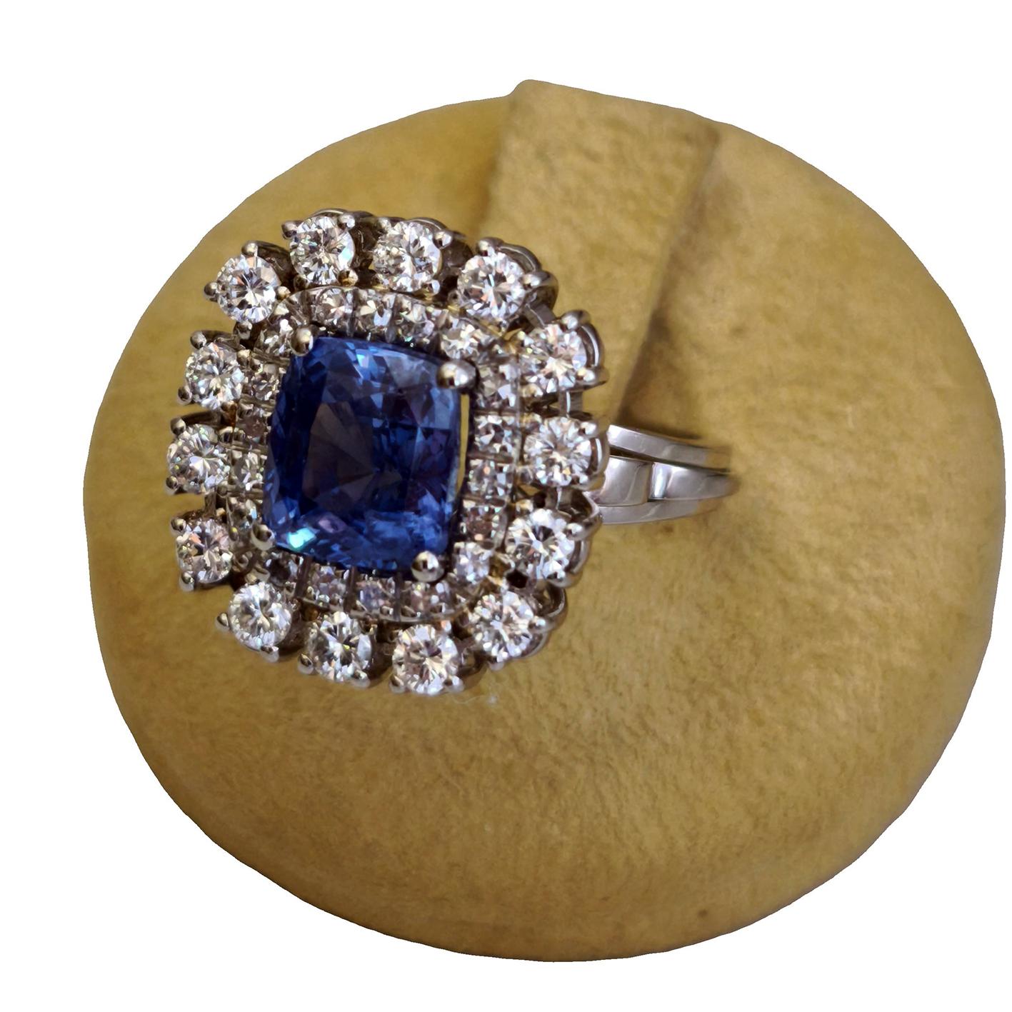 BERCA Anillo de diamantes con zafiro azul cambiante a violeta de 3,84 quilates certificado GIA sin calor en venta 3