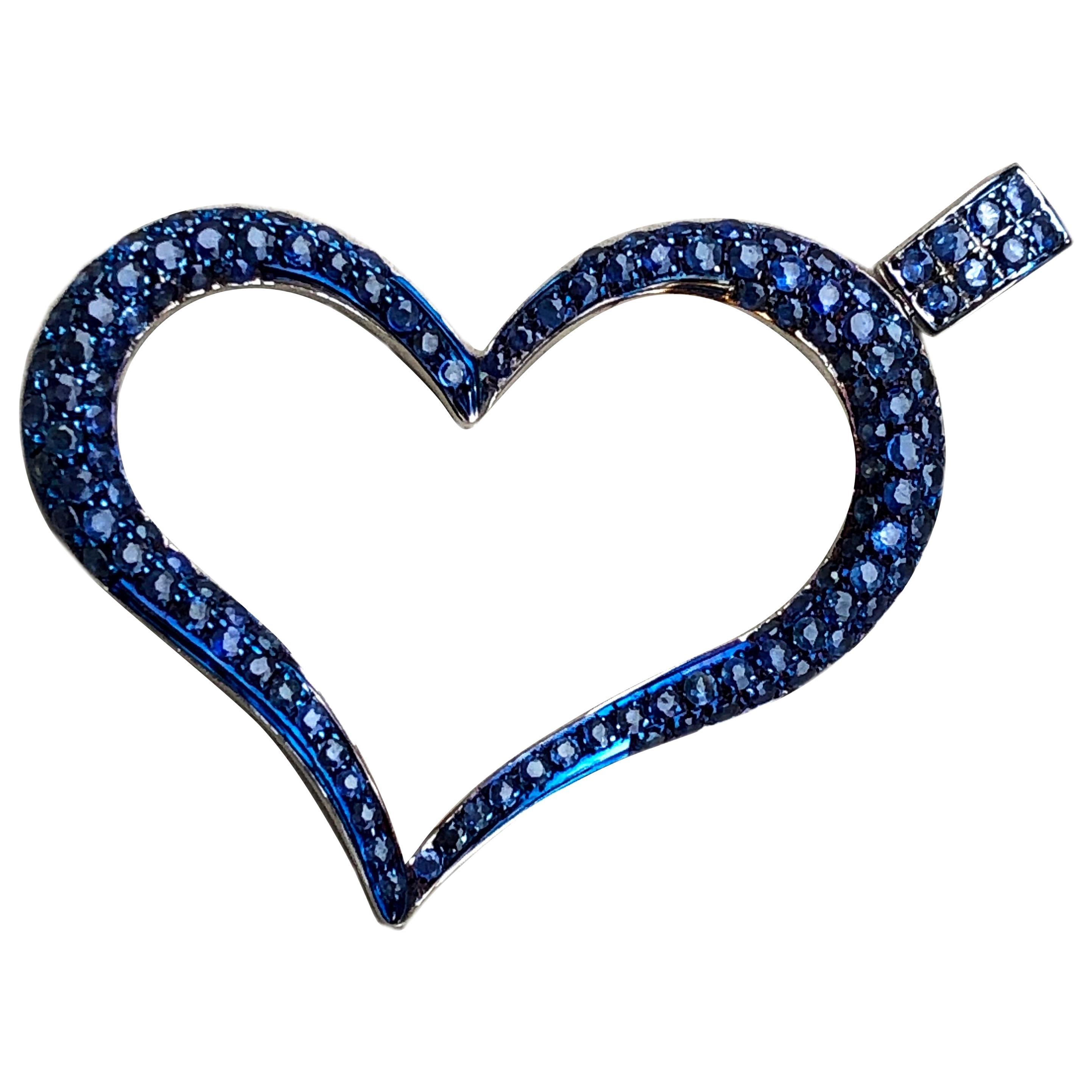 Berca 4.20 Karat Natural Blue Sapphire 18 Karat Black White Gold Heart Pendant For Sale